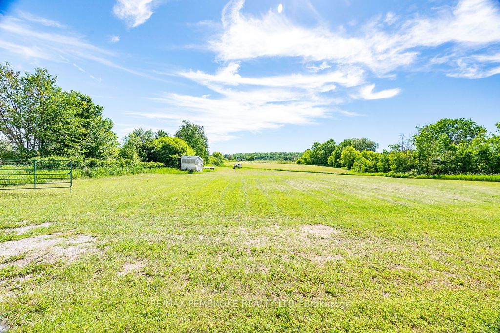 112 Cornerview Road, Whitewater Region, ON K0J 1K0 photo 3