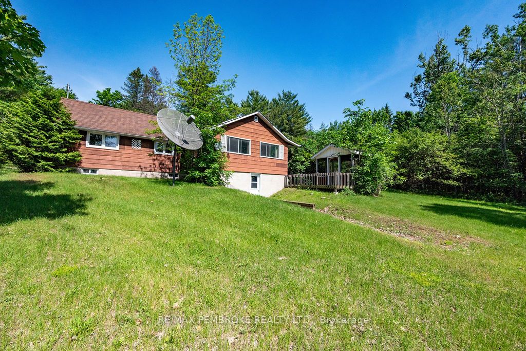 126 Hilltop Drive, Whitewater Region, ON K0J 2L0 photo 2