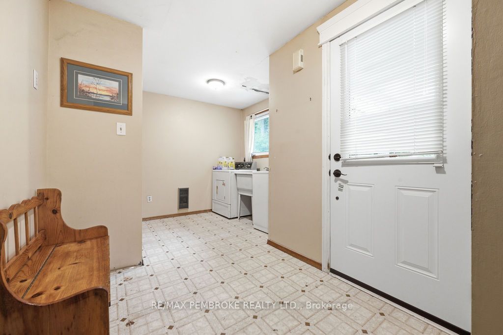 126 Hilltop Drive, Whitewater Region, ON K0J 2L0 photo 3