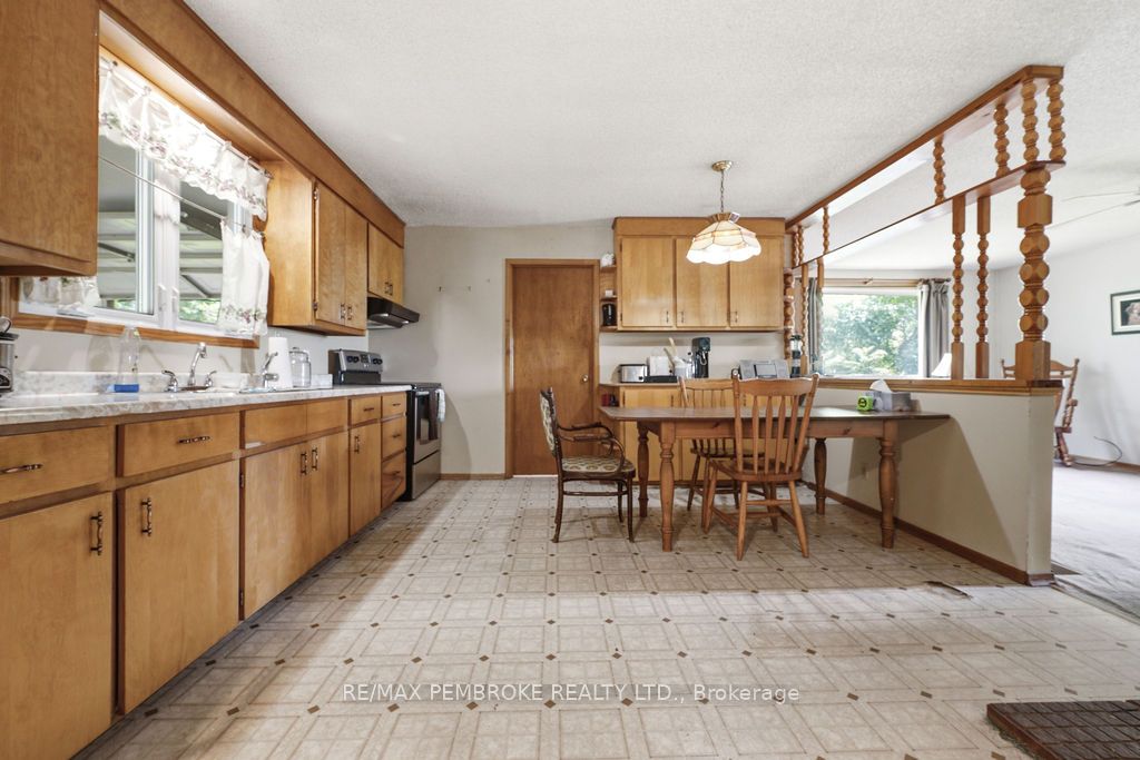 126 Hilltop Drive, Whitewater Region, ON K0J 2L0 photo 4