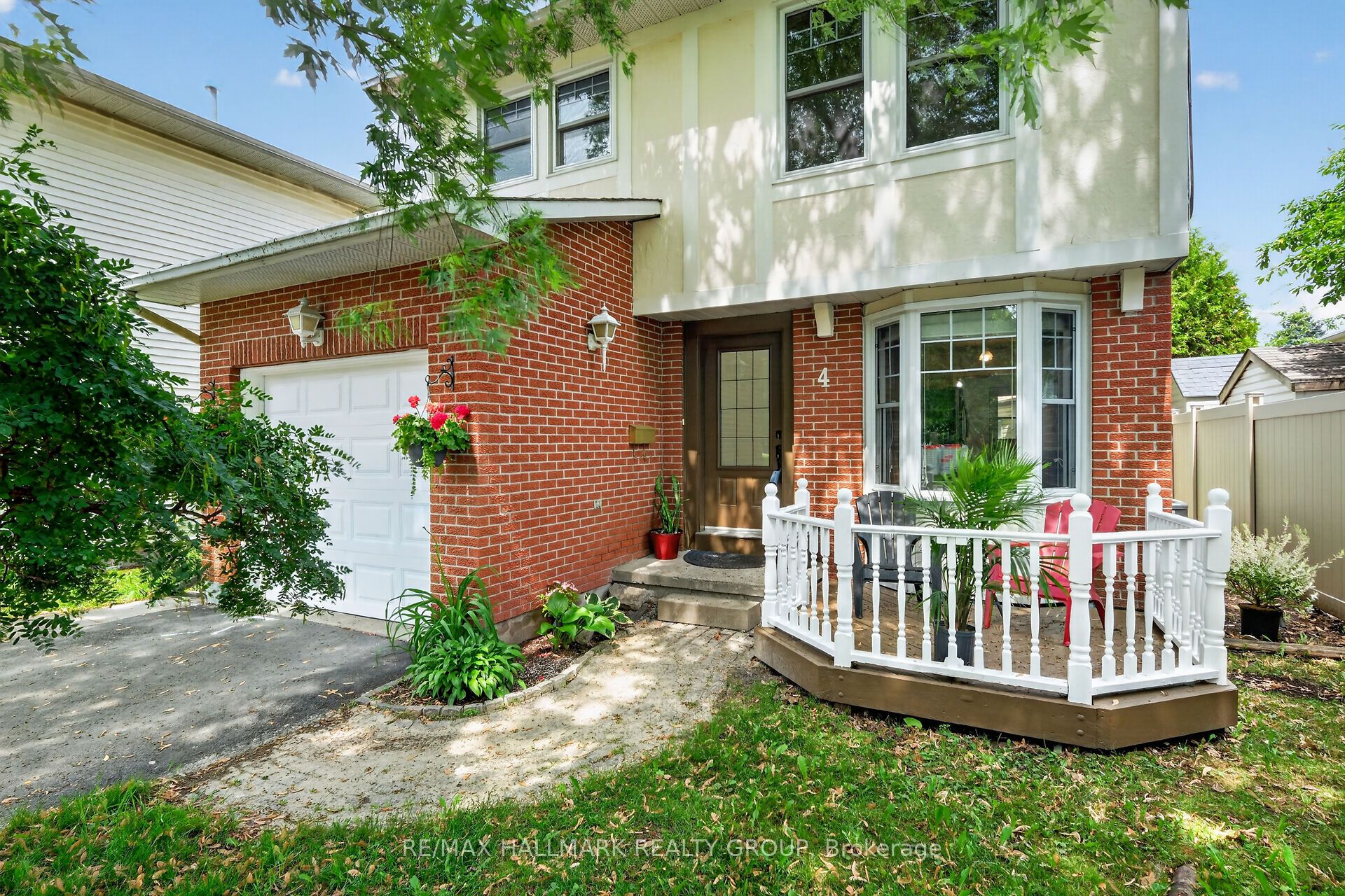 4 Gowrie Drive, Kanata, ON K2L 2S4 photo 2
