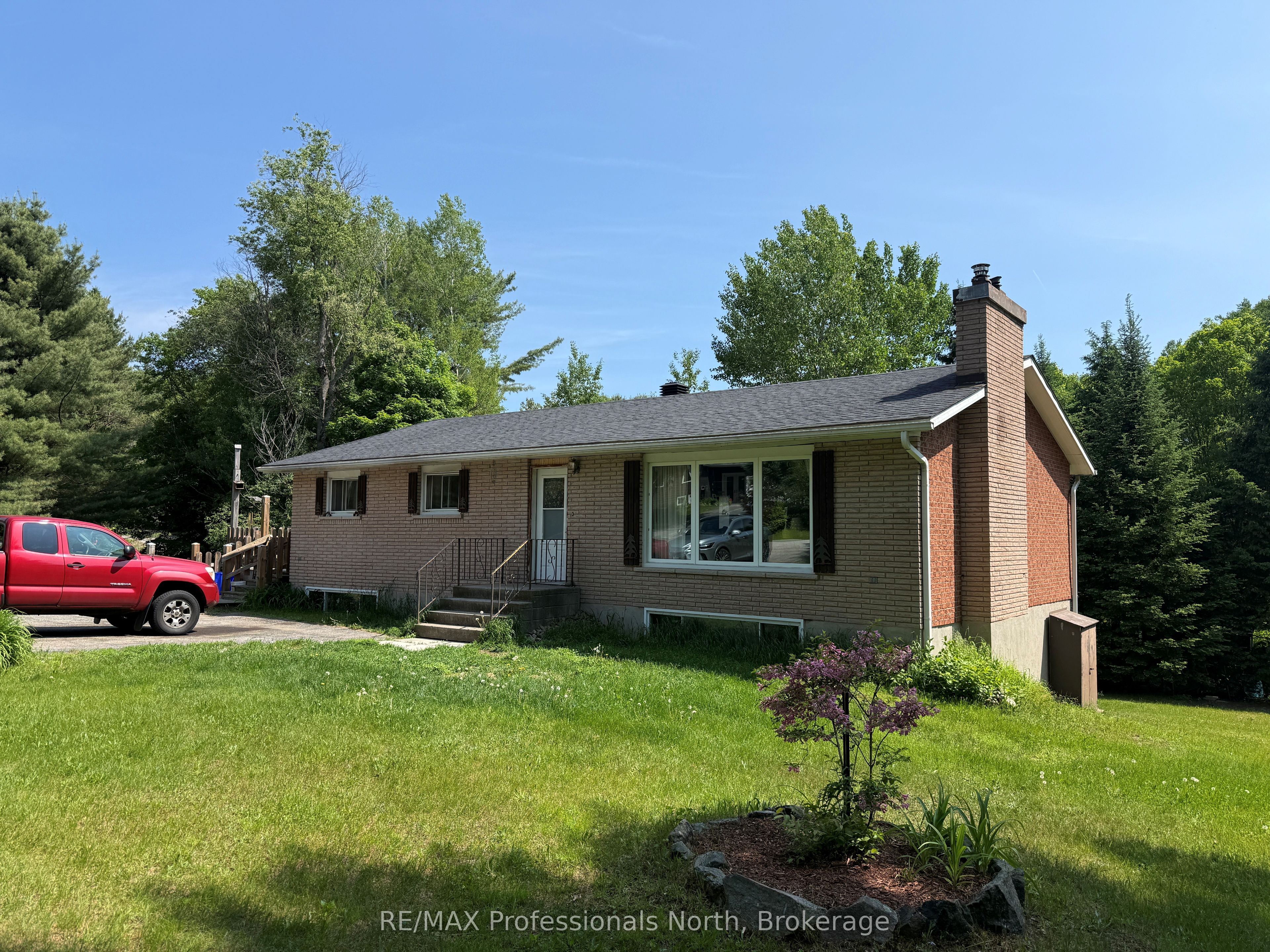 37 Spruce Drive S, Huntsville, ON P0B 1L0 photo 2