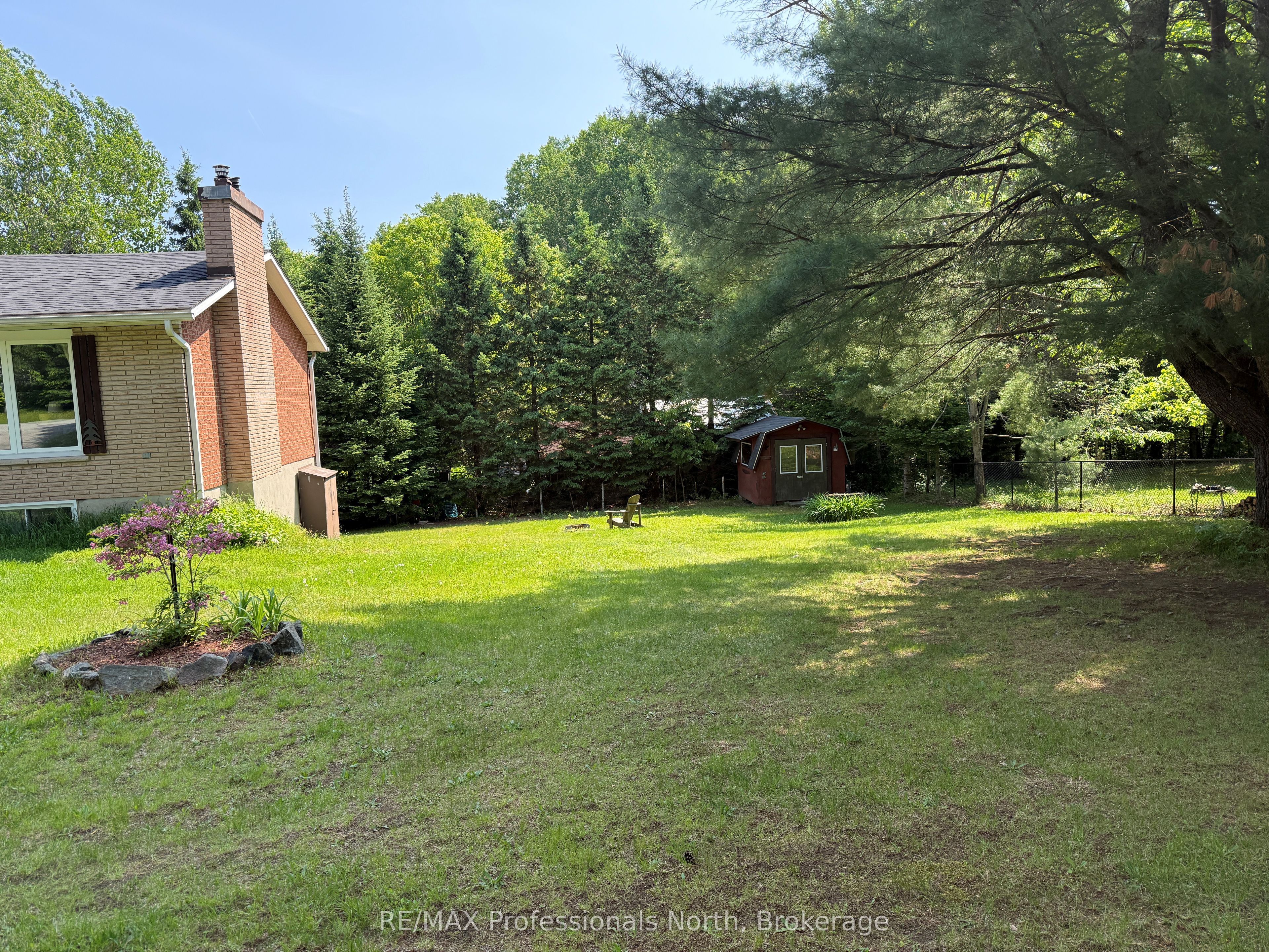 37 Spruce Drive S, Huntsville, ON P0B 1L0 photo 3