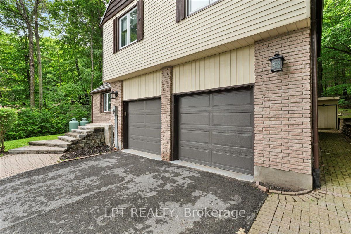 1432 Wallbridge Loyalist Road, Quinte West, ON K8N 4Z5 photo 2