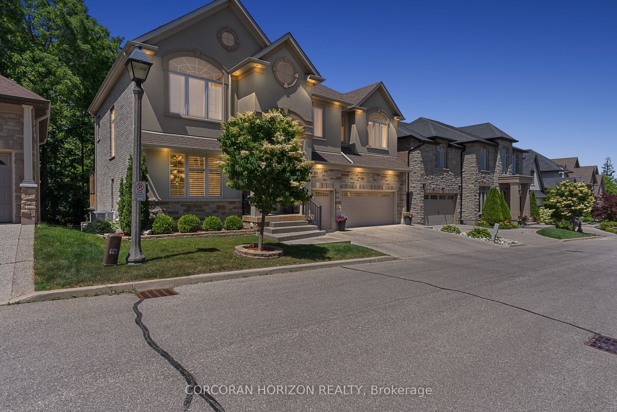 258 Edgewater Crescent 8, Kitchener, ON N2A 4M2 photo 2
