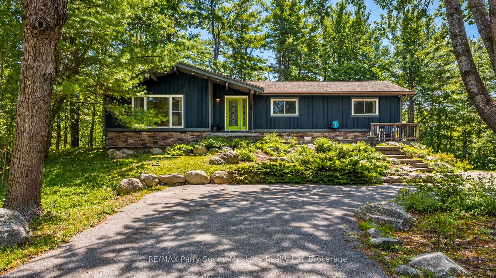 11 Brenda Avenue, Parry Sound, ON P2A 2Y9 photo 2