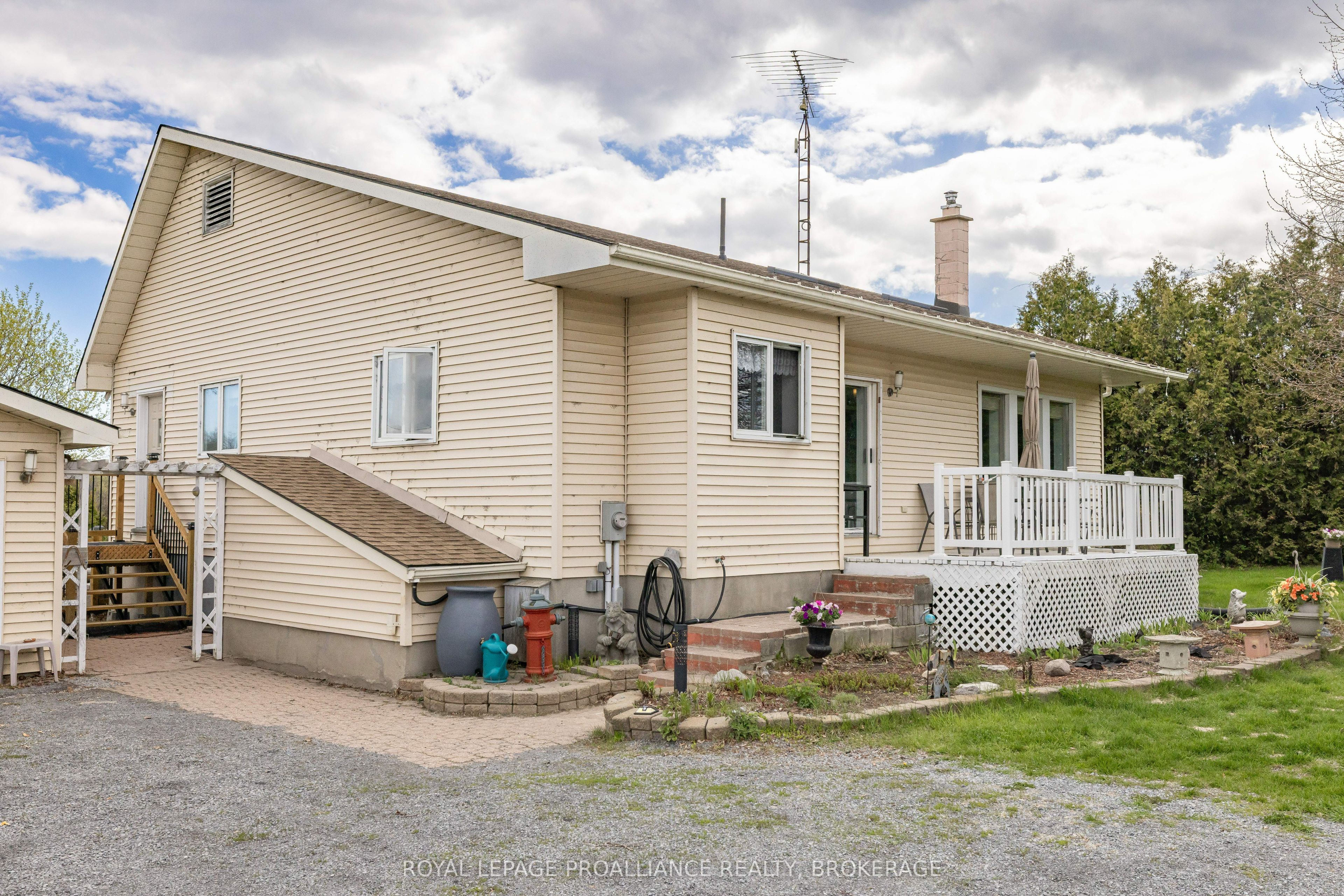 706 Spithead Road, Frontenac Islands, ON K7G 2V6 photo 2