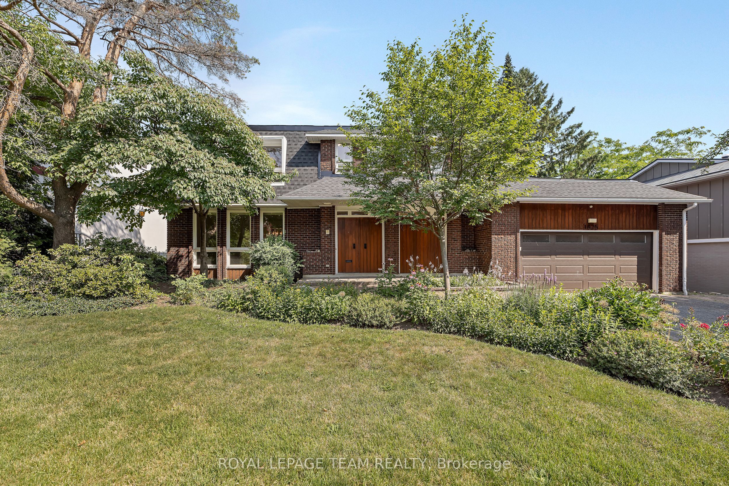 1825 Yale Avenue, Alta Vista and Area, ON K1H 6S3