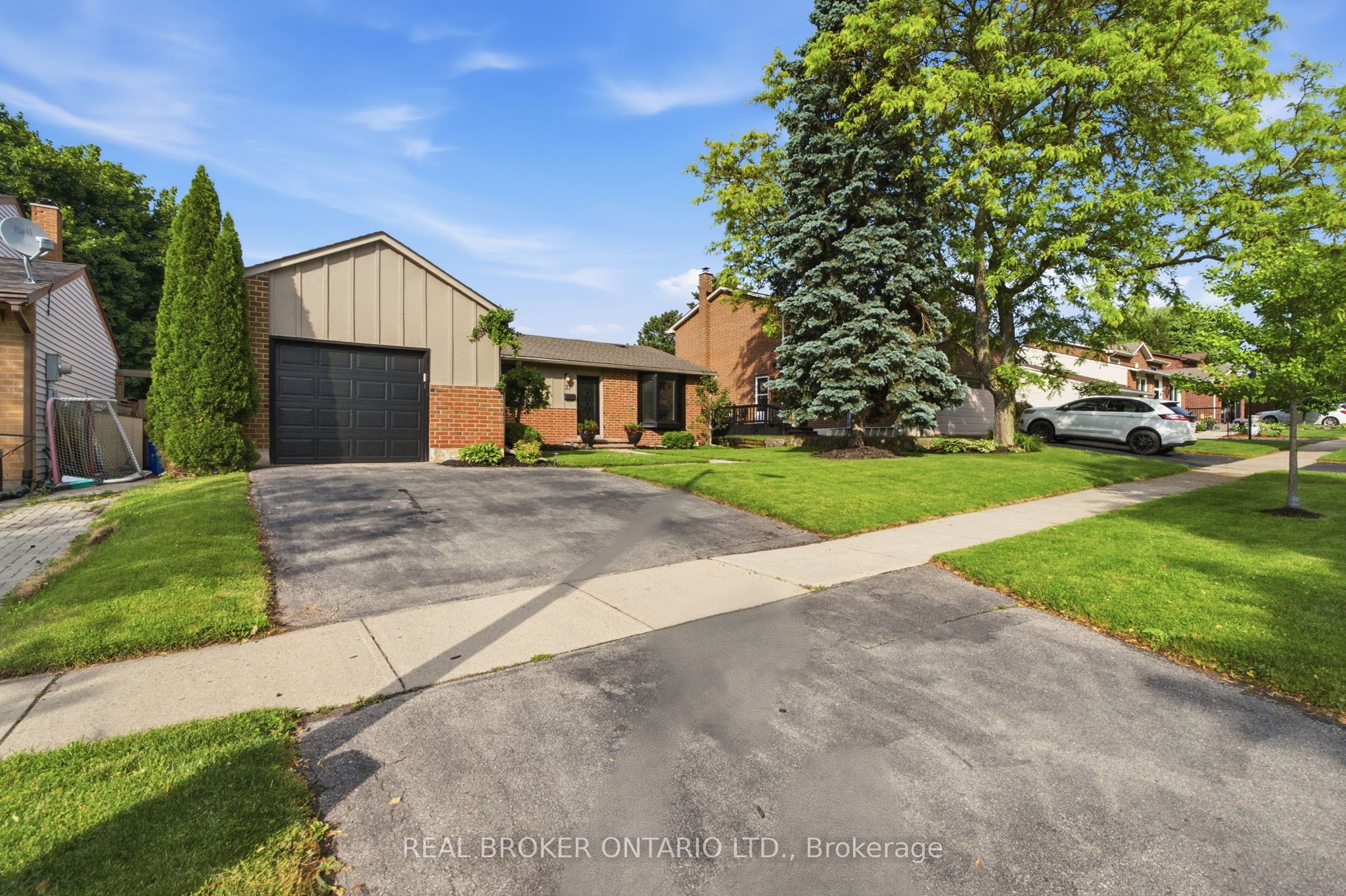 37 Melissa Crescent, Hamilton, ON L9H 7C5 photo 2