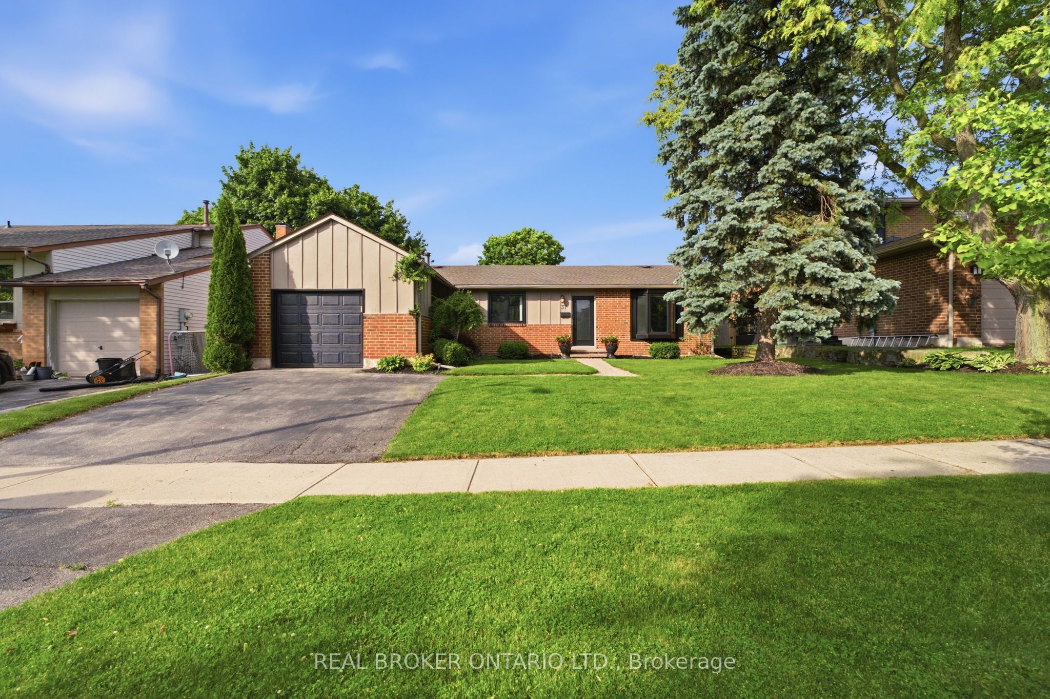 37 Melissa Crescent, Hamilton, ON L9H 7C5 photo 3