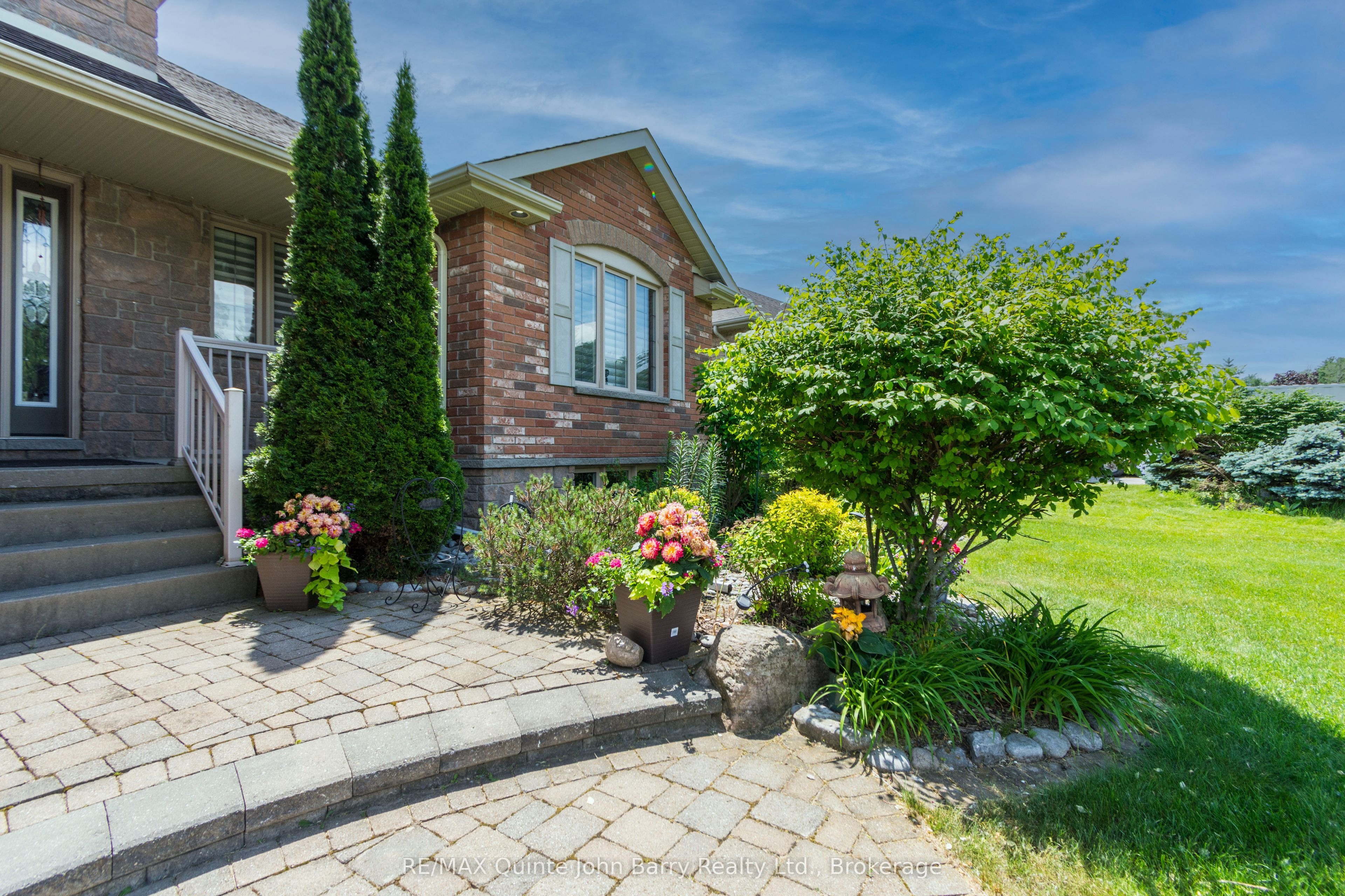 2 Pine Marsh Lane, Quinte West, ON K8V 0A5 photo 3