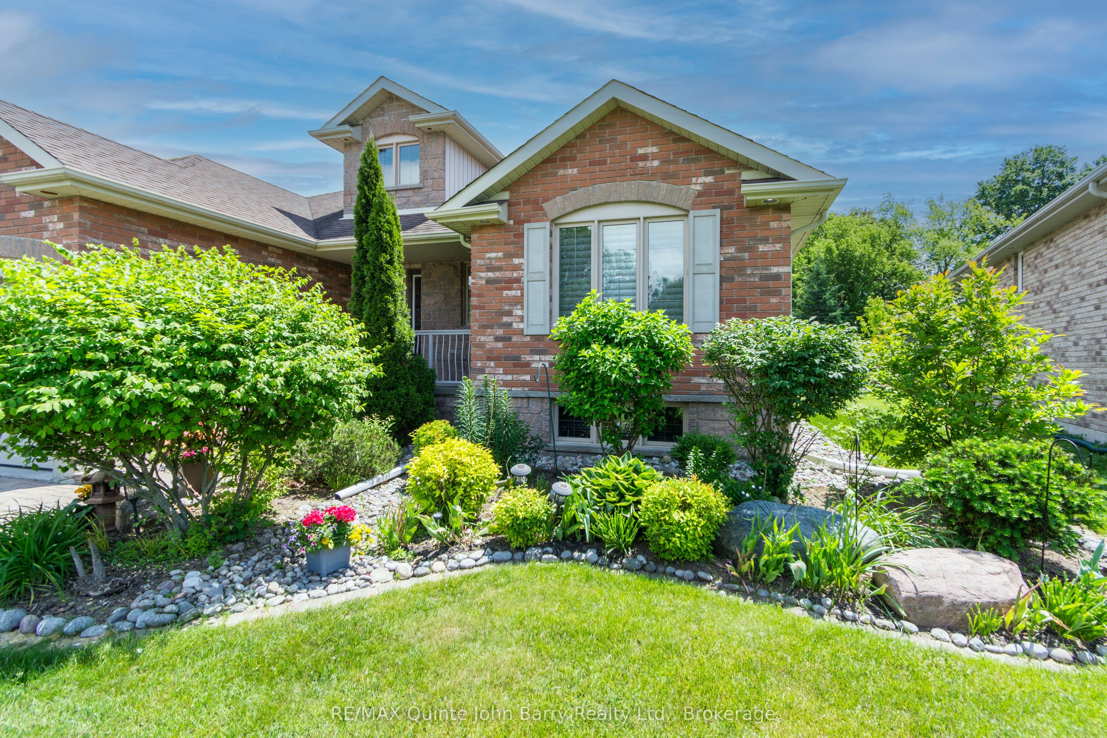 2 Pine Marsh Lane, Quinte West, ON K8V 0A5 photo 4