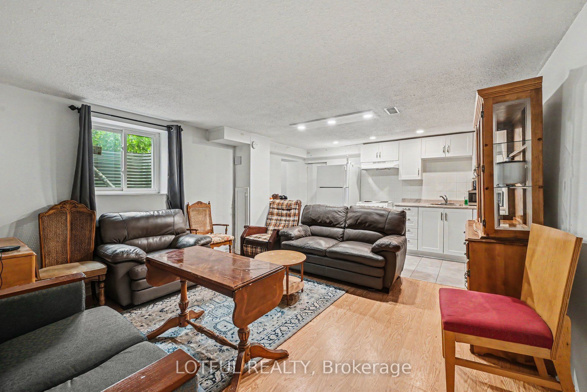 2427 Chasseur Avenue 3, Billings Bridge - Riverside Park and Area, ON K1V 8E5 photo 3