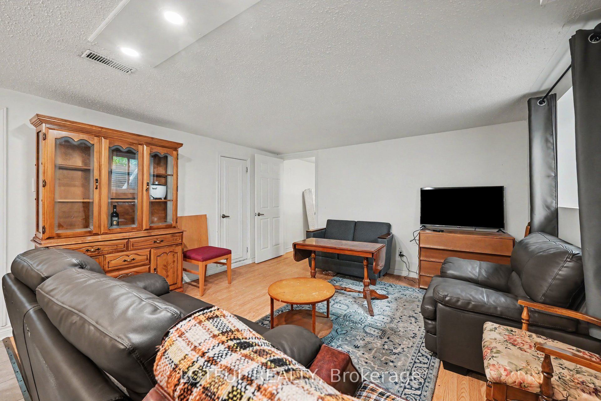 2427 Chasseur Avenue 3, Billings Bridge - Riverside Park and Area, ON K1V 8E5 photo 4