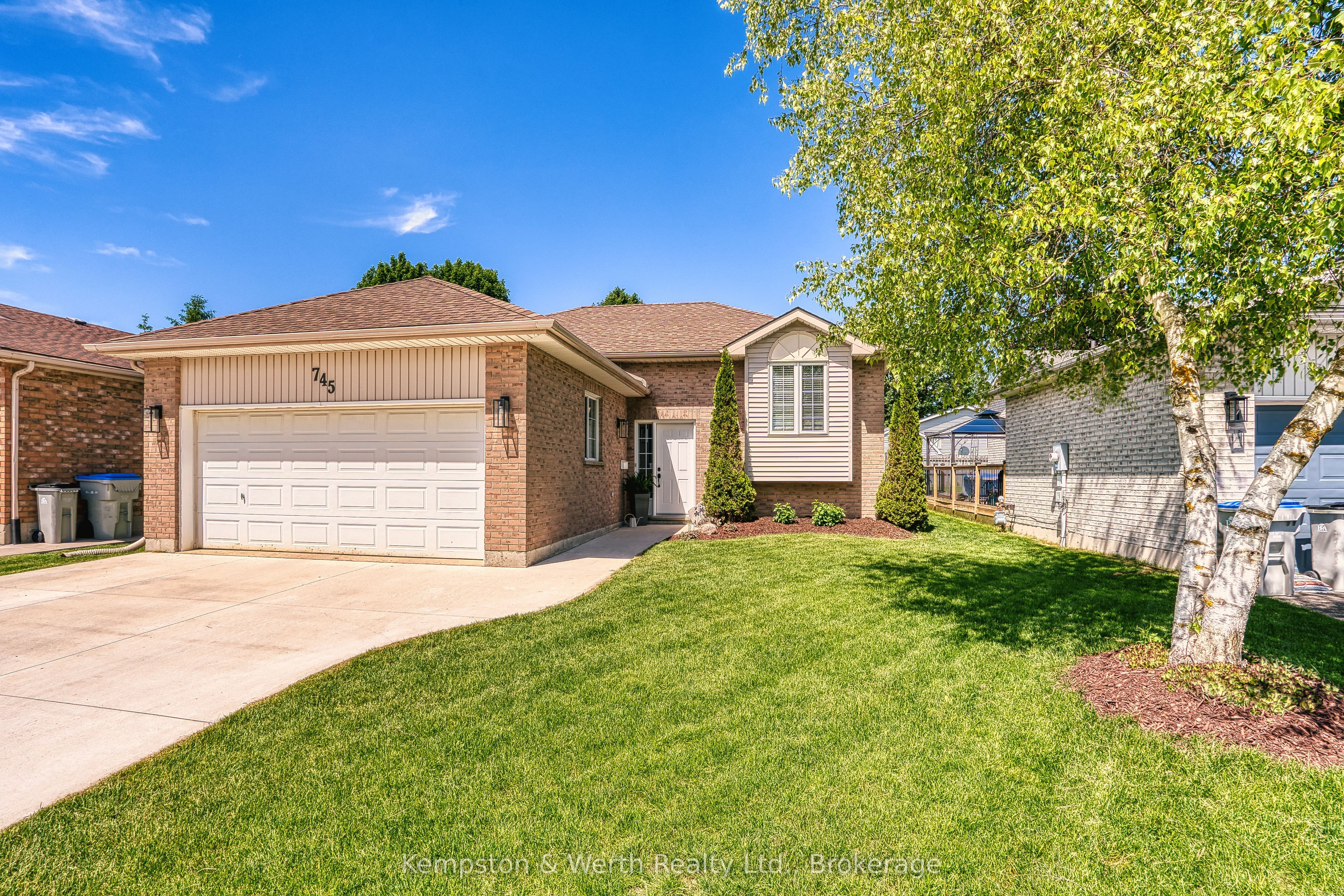 745 Lavery Street, North Perth, ON N4W 3T4