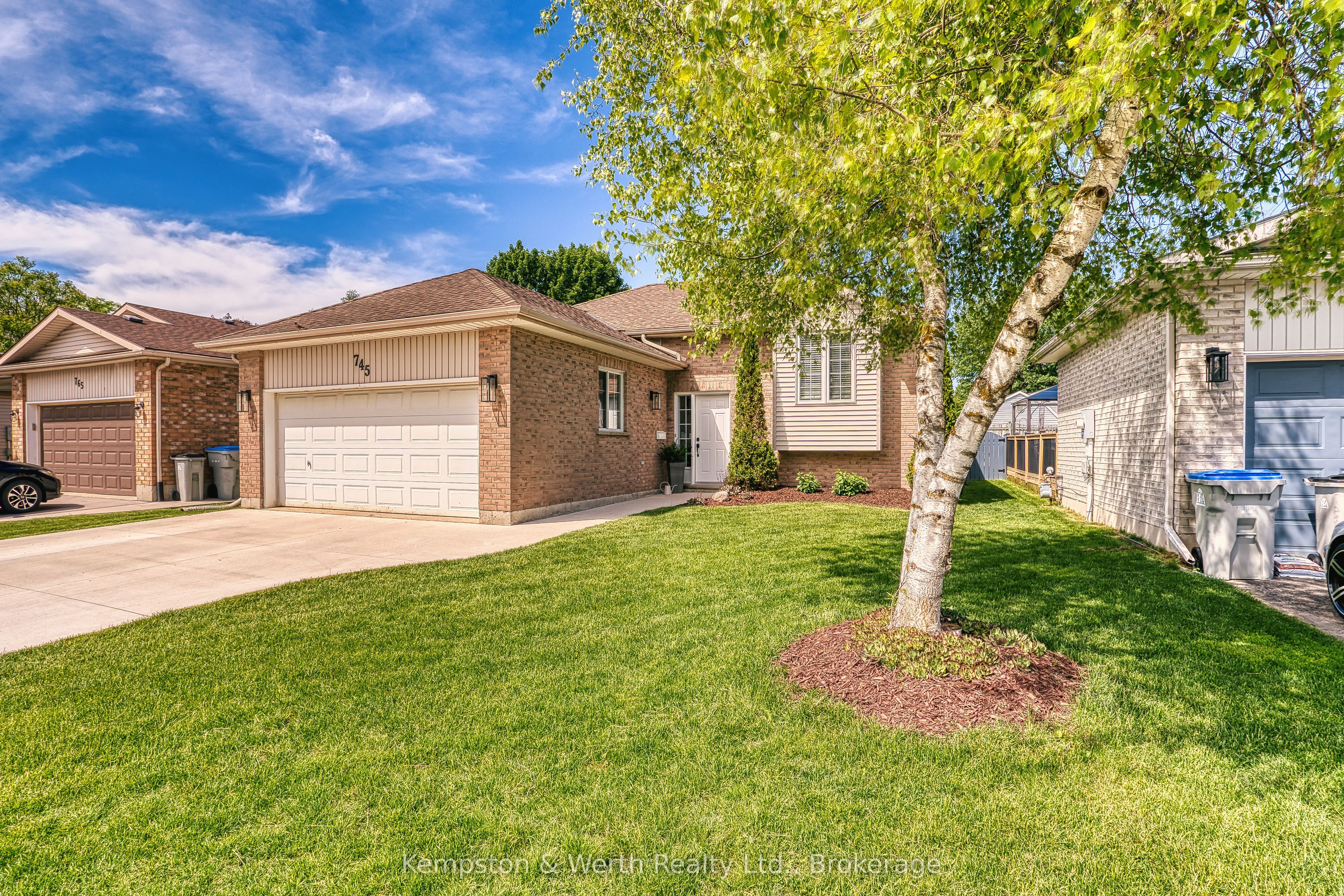 745 Lavery Street, North Perth, ON N4W 3T4 photo 2