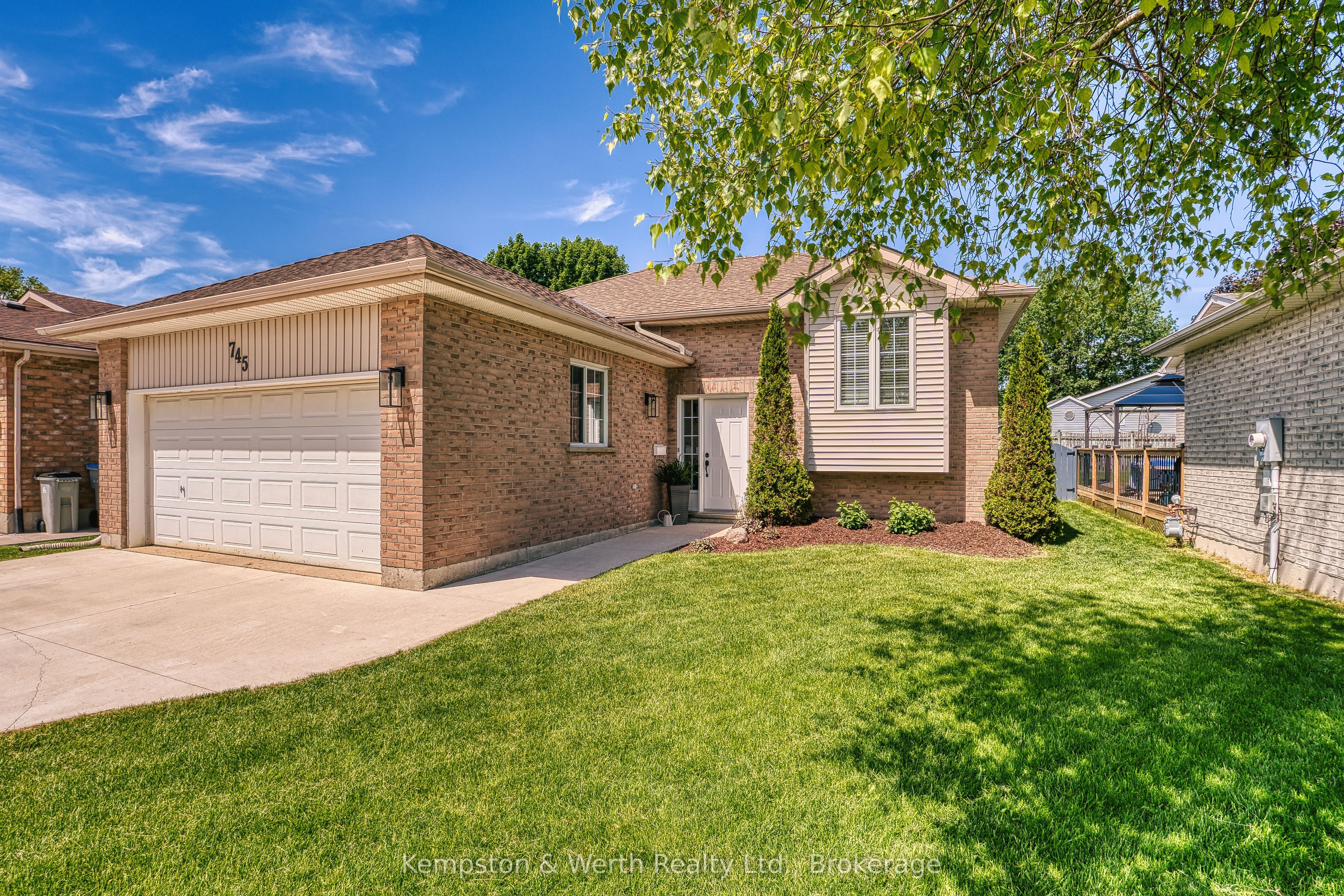 745 Lavery Street, North Perth, ON N4W 3T4 photo 3