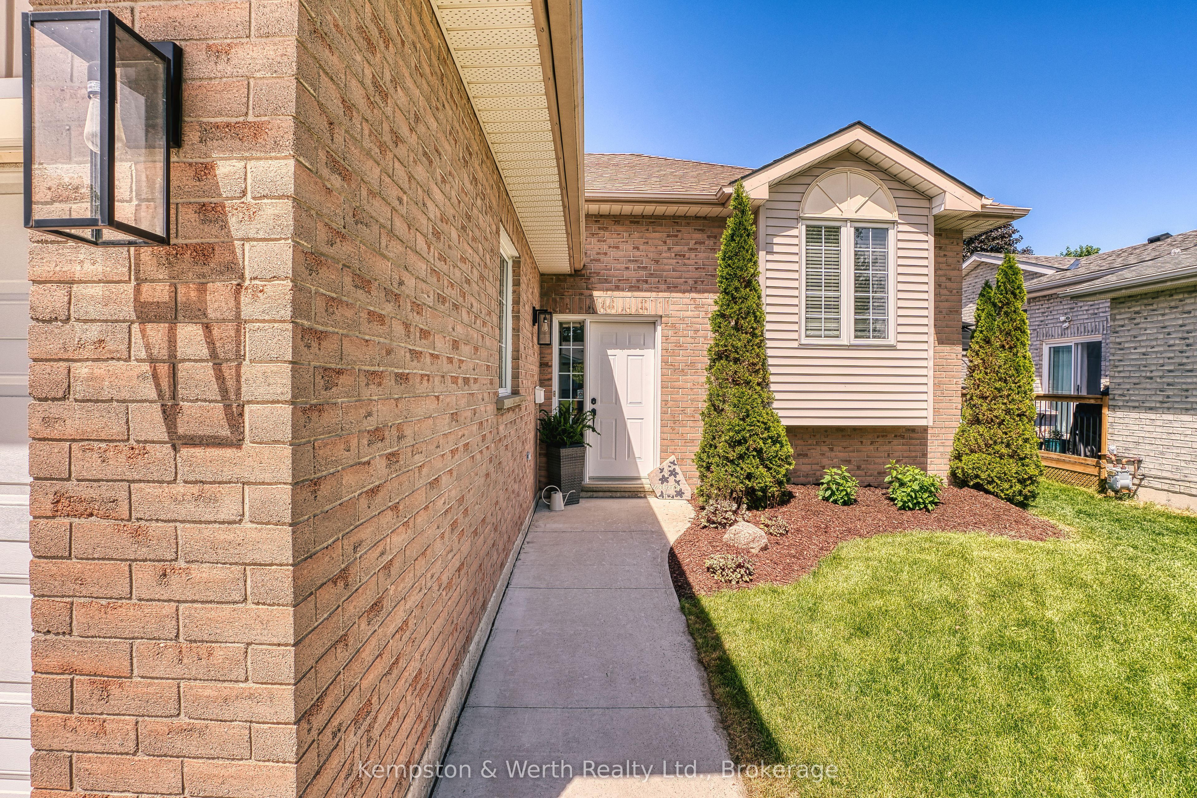 745 Lavery Street, North Perth, ON N4W 3T4 photo 5