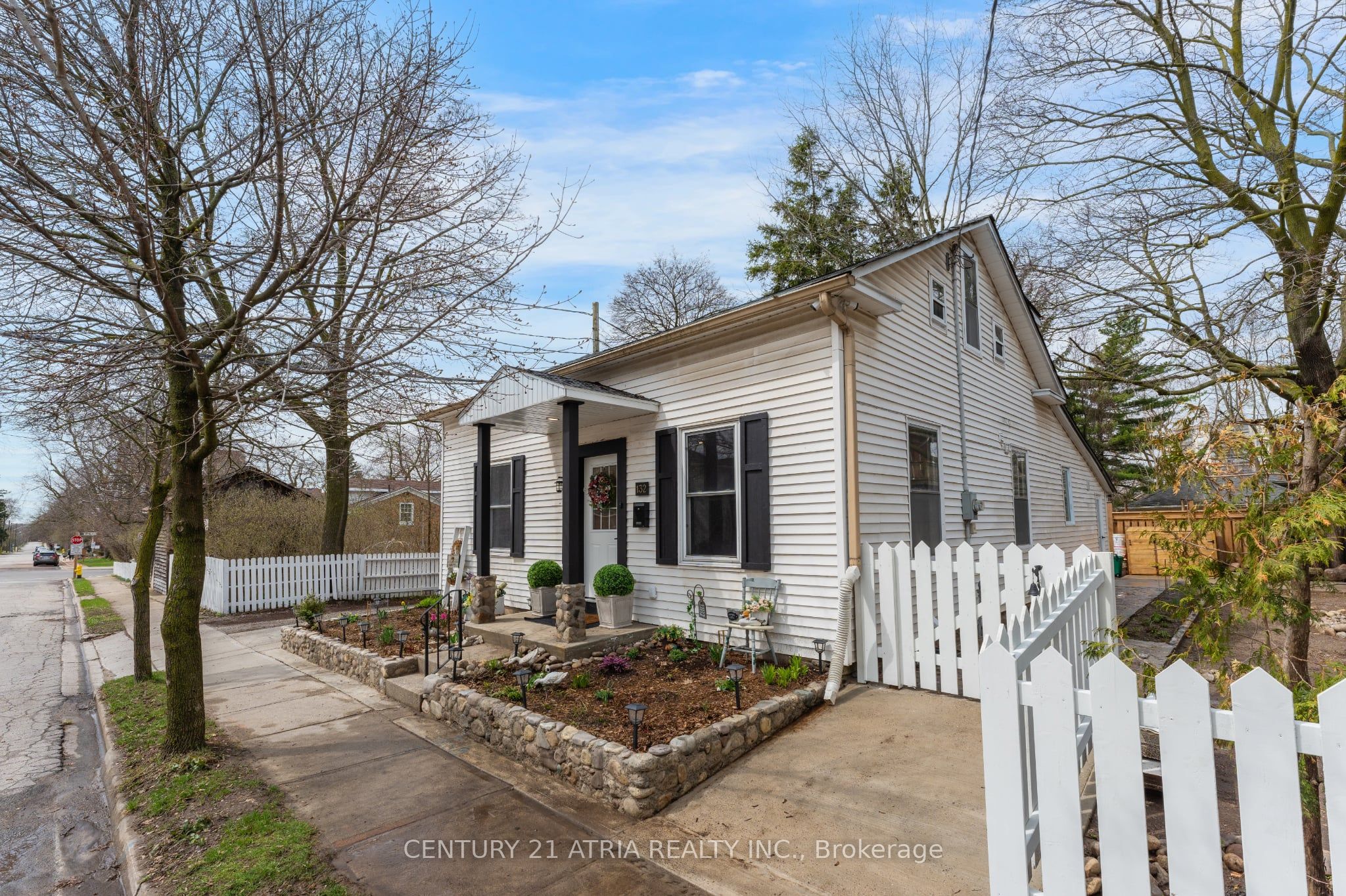 132 Waterloo Street N, Cambridge, ON N3H 1M8 photo 3