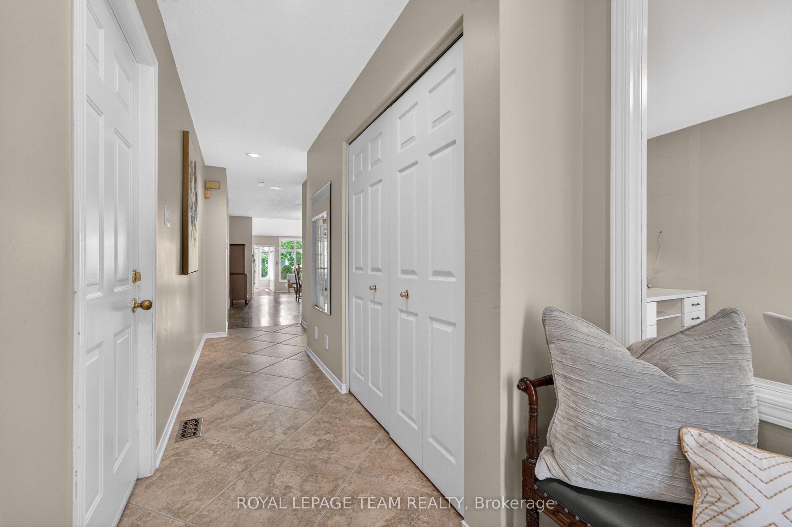 6 Grand Cedar Court 31, Stittsville - Munster - Richmond, ON K2S 1C8 photo 2