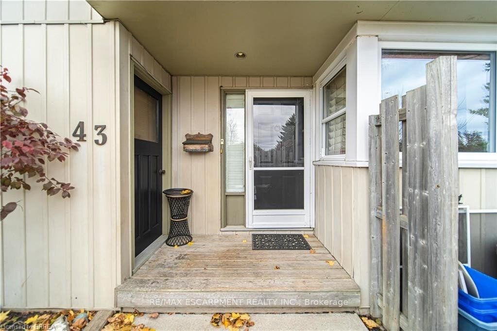 43 KANATA Crescent UPPER, Brantford, ON N3R 7E8 photo 2