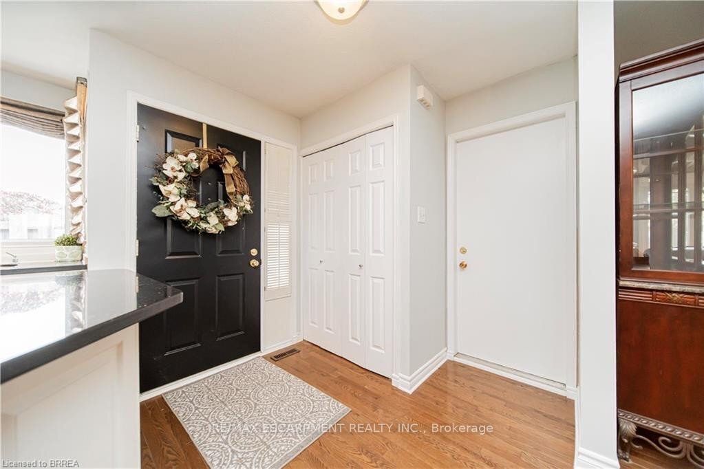 43 KANATA Crescent UPPER, Brantford, ON N3R 7E8 photo 3