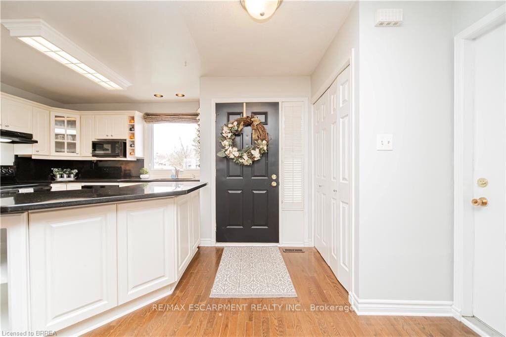 43 KANATA Crescent UPPER, Brantford, ON N3R 7E8 photo 4