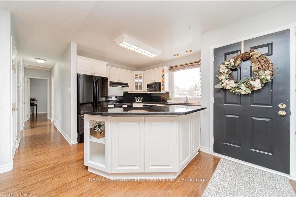 43 KANATA Crescent UPPER, Brantford, ON N3R 7E8 photo 5