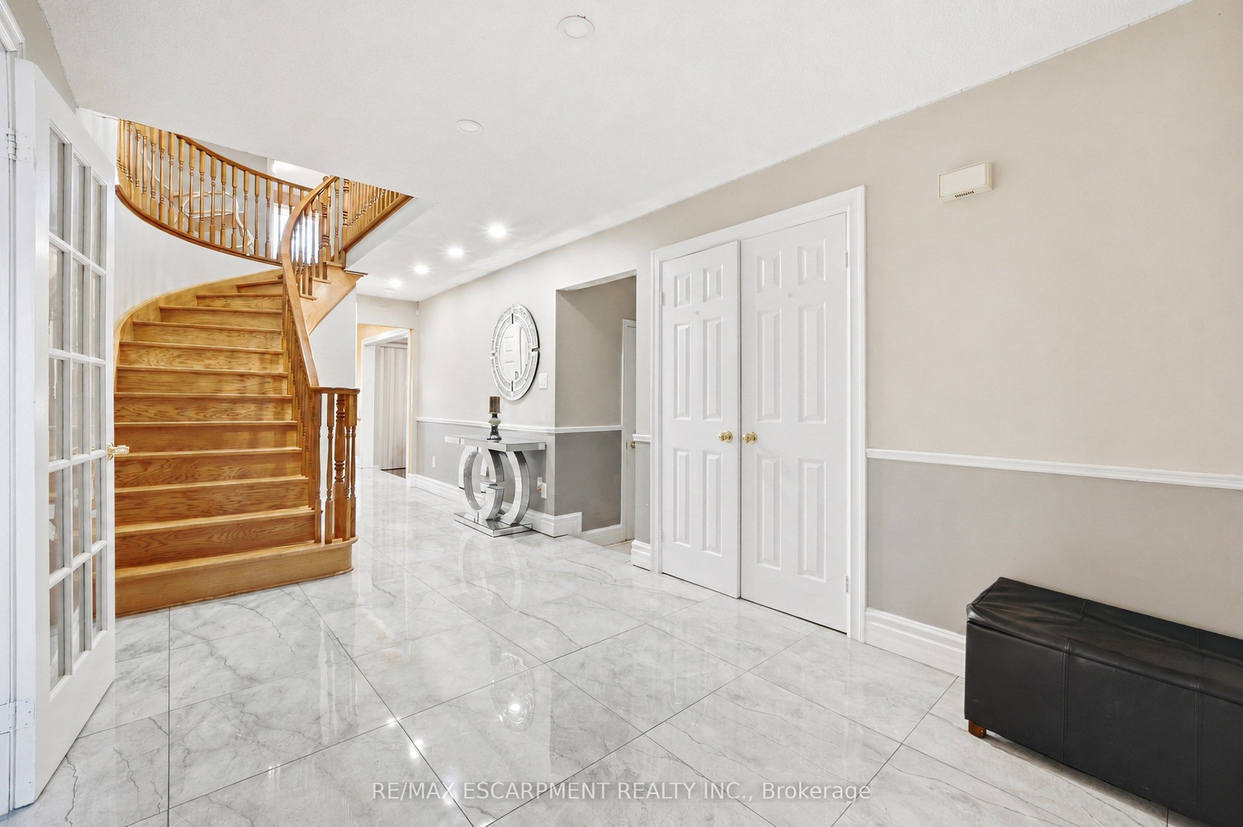 15 Talia Court, Hamilton, ON L6E 4X8 photo 3