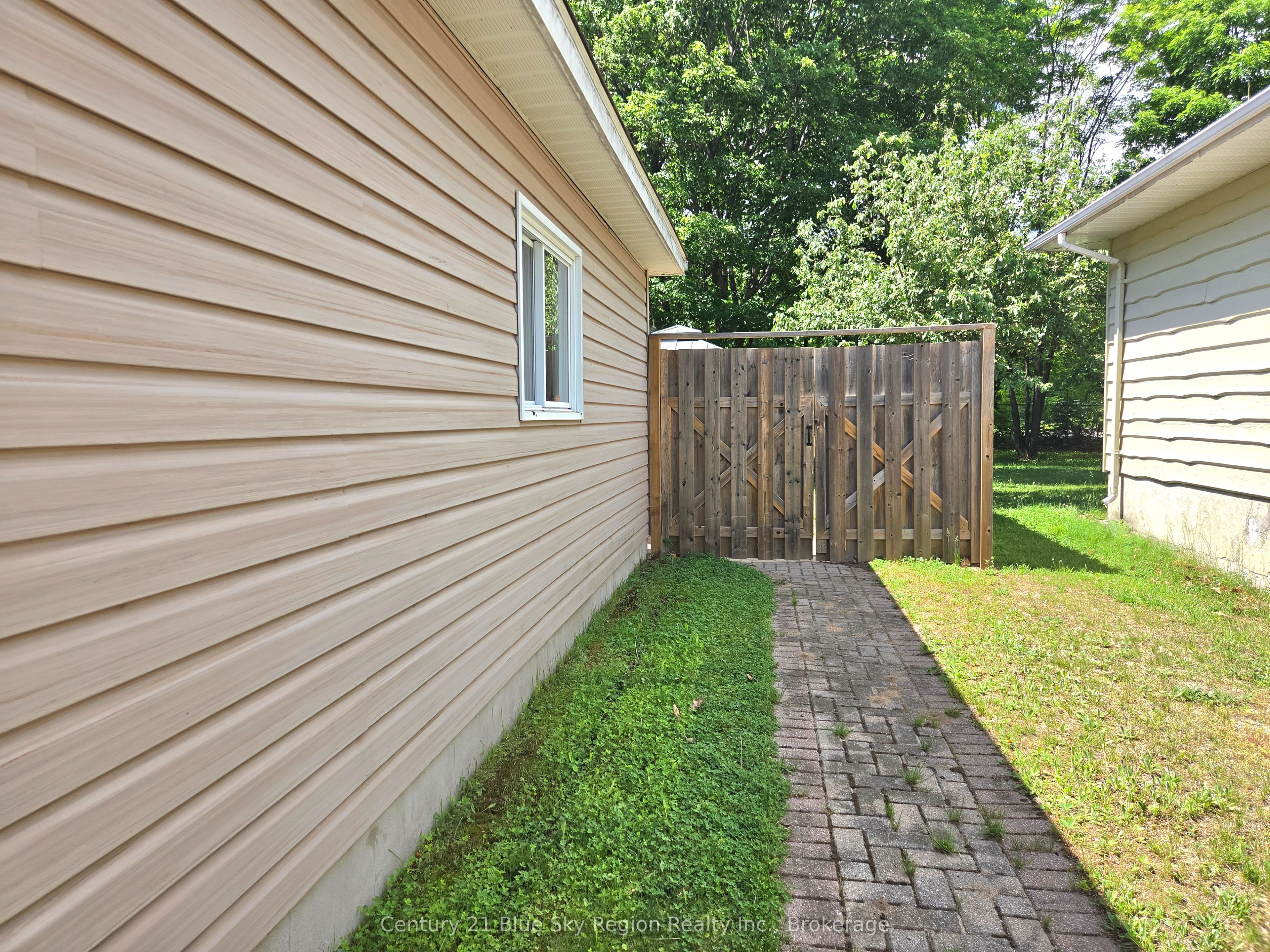 1294 Airport Road, North Bay, ON P1B 8G2 photo 4