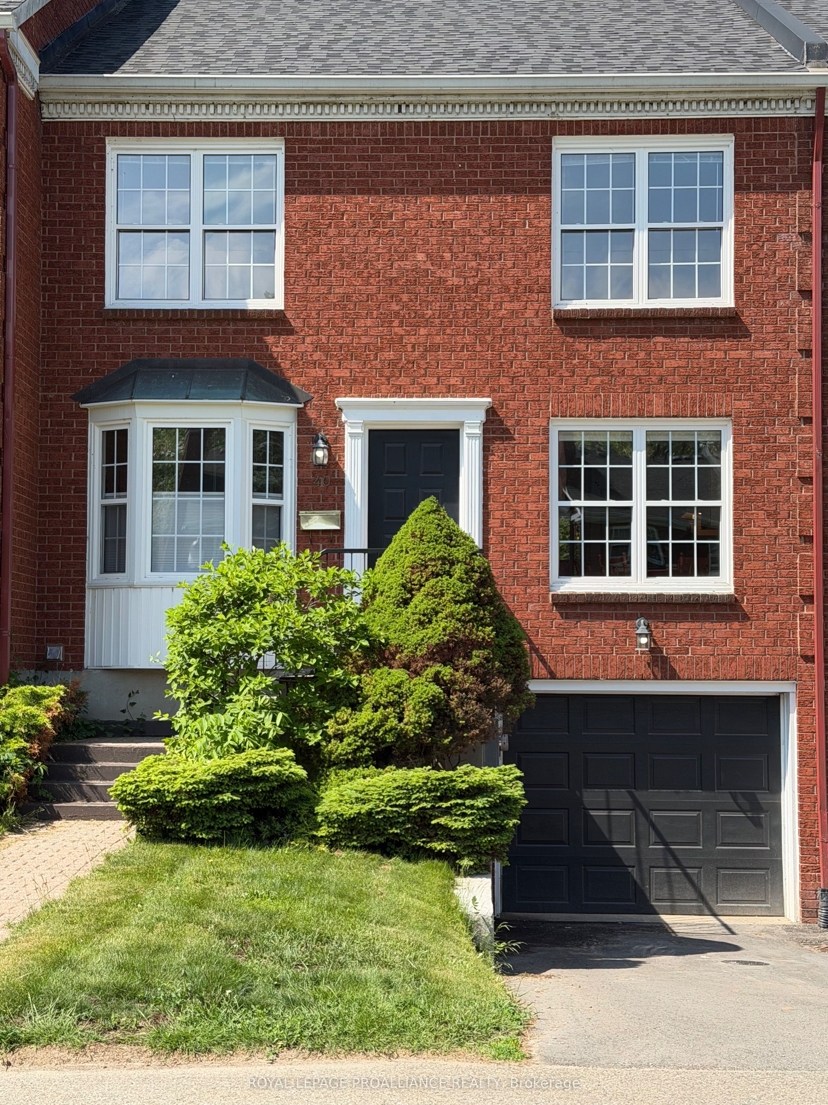 40 Country Club Place, Brockville, ON K6V 6T9