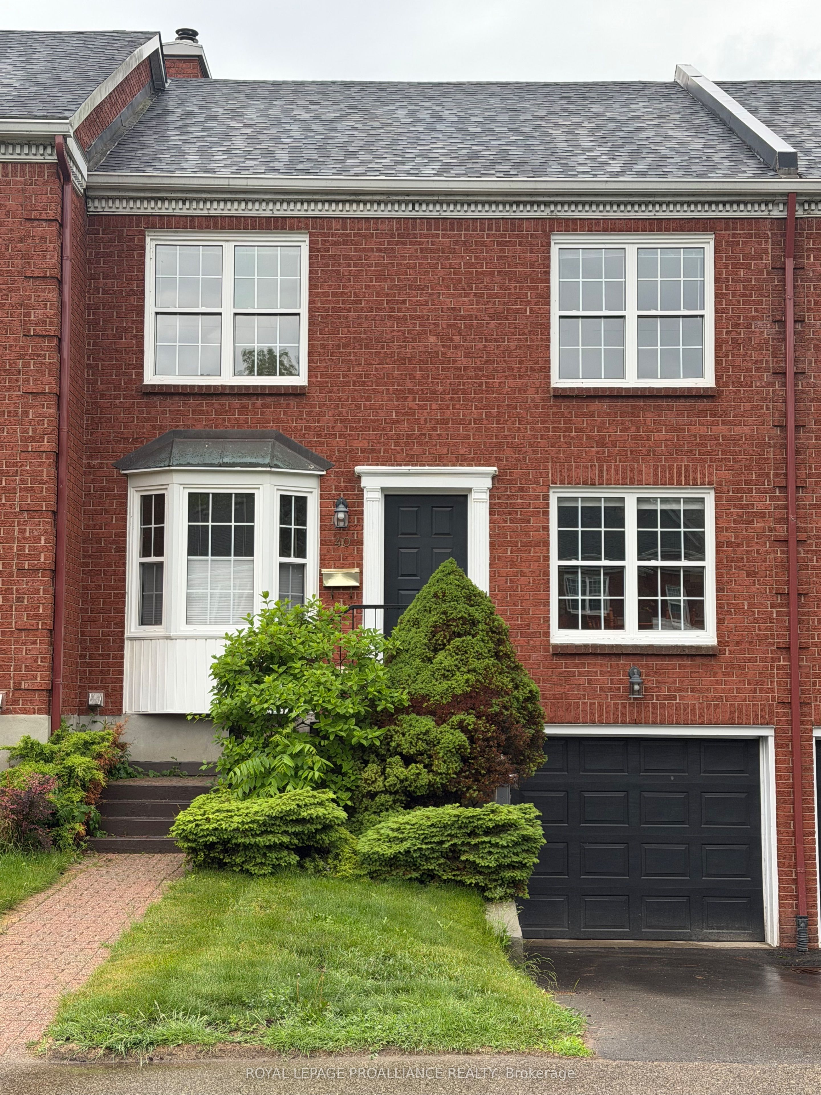 40 Country Club Place, Brockville, ON K6V 6T9 photo 2