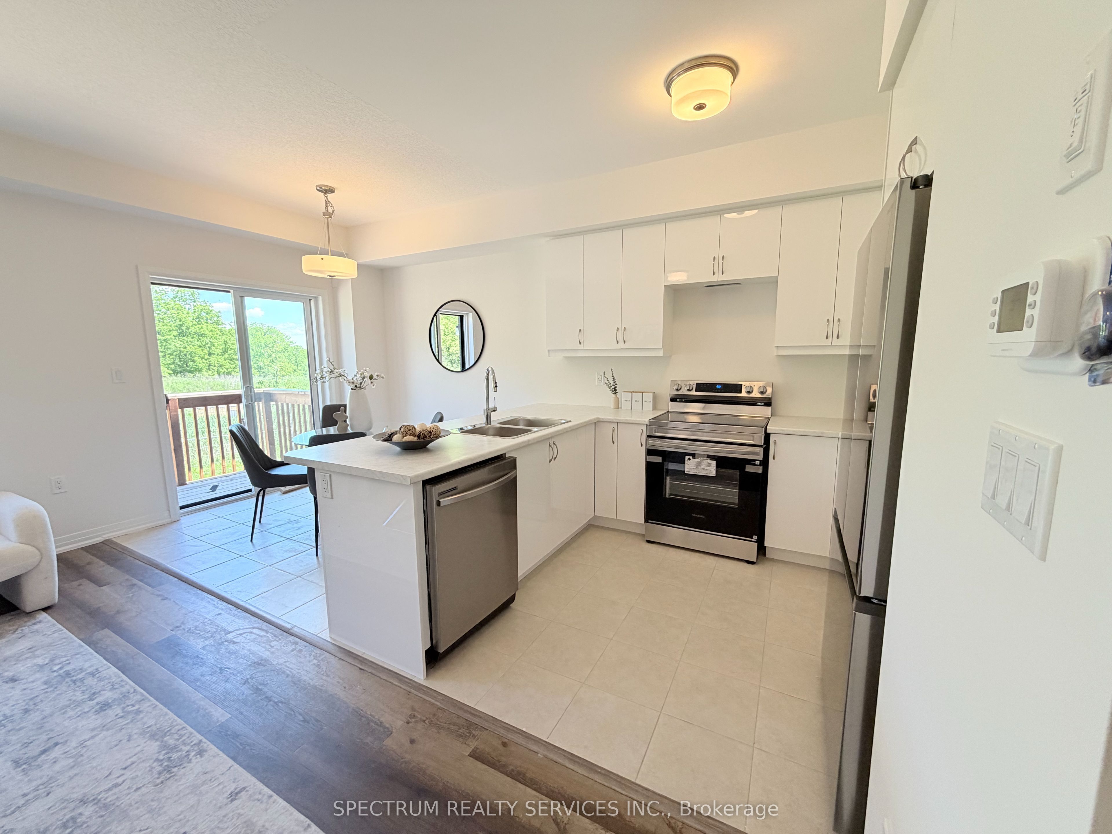 660 Colborne Street W 27, Brantford, ON N3T 0Y7 photo 3