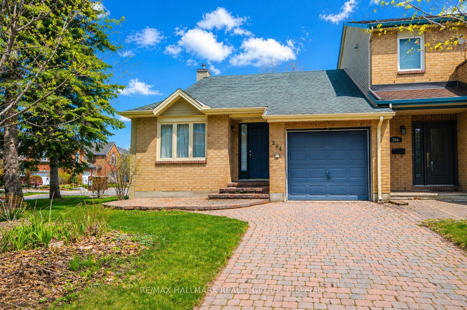 204 Dunbarton Court, Manor Park - Cardinal Glen and Area, ON K1K 4L7 photo 2