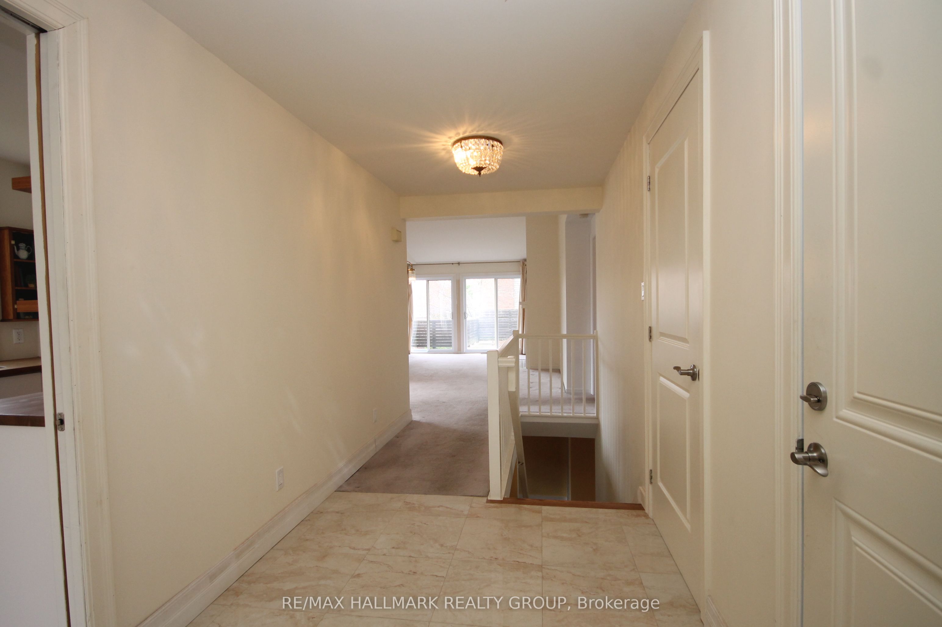 204 Dunbarton Court, Manor Park - Cardinal Glen and Area, ON K1K 4L7 photo 3