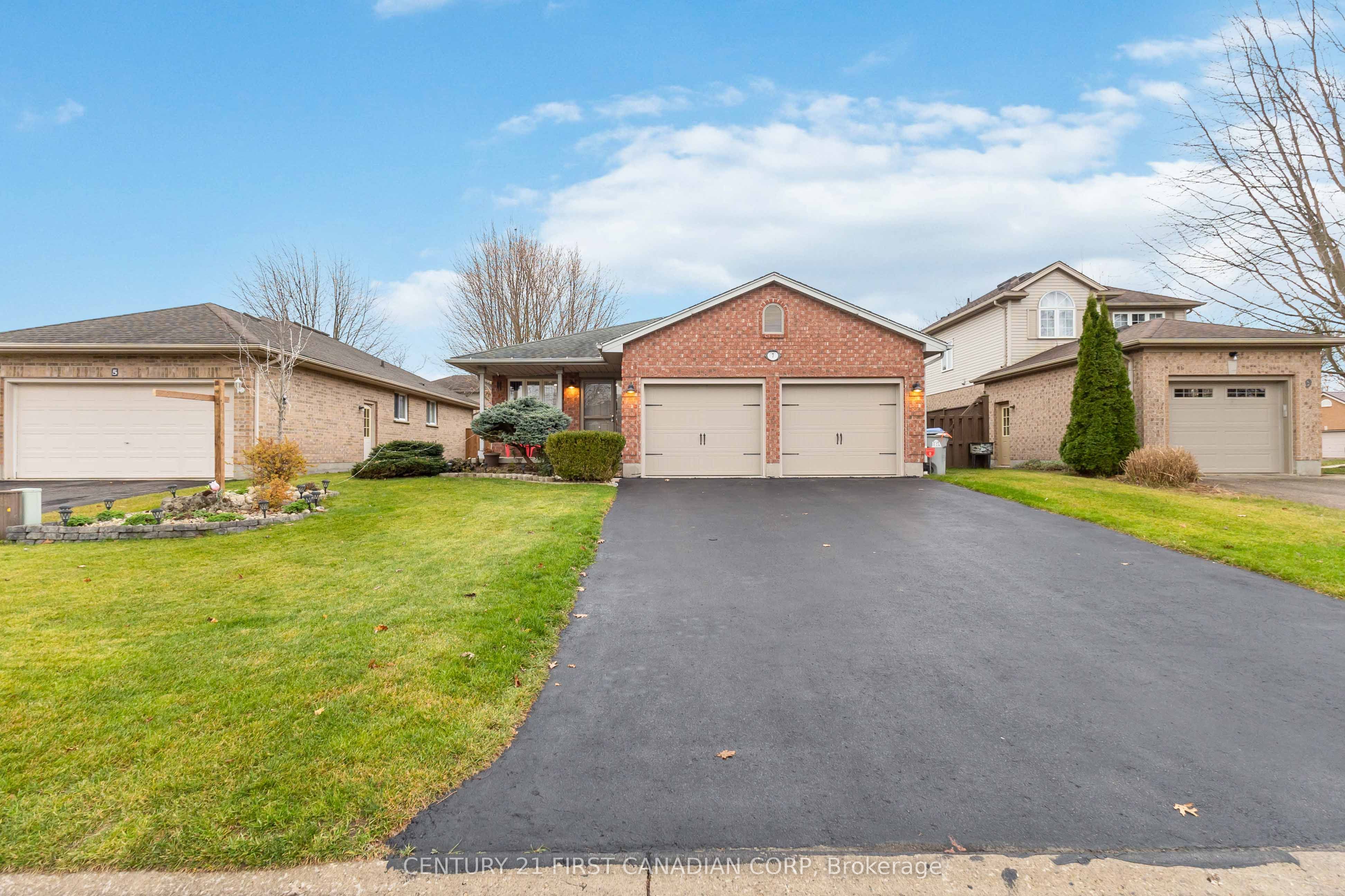 7 Juniper Crescent, Strathroy-Caradoc, ON N7G 4C1 photo 2