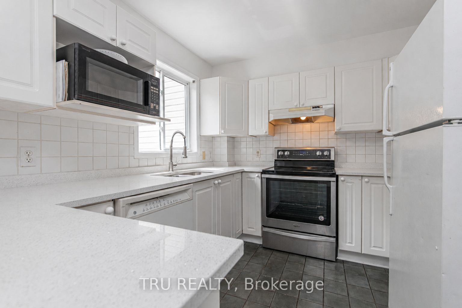 135 Margrave Avenue, Hunt Club - South Keys and Area, ON K1T 3X8 photo 3