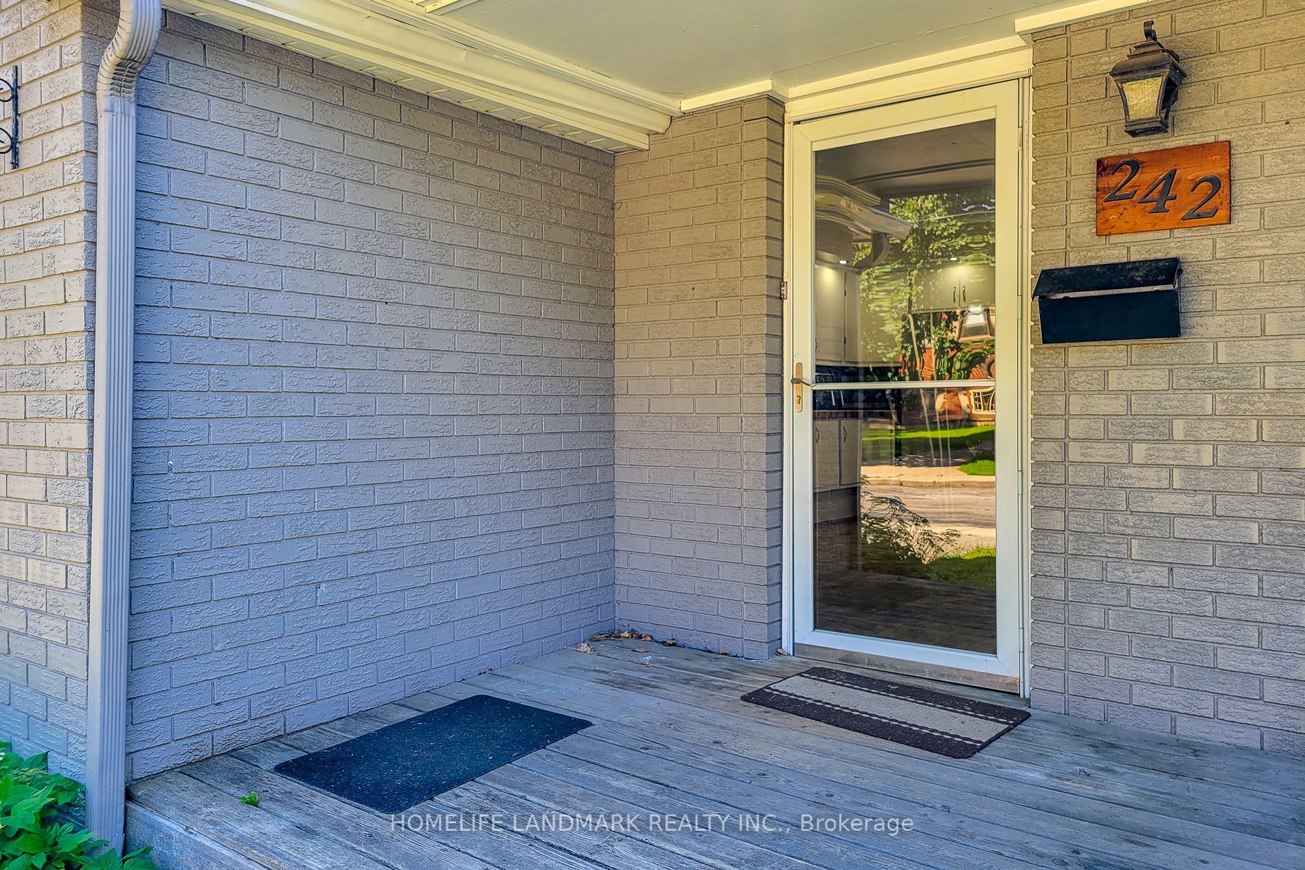 242 Bowman Street, Hamilton, ON L8S 2V2 photo 2