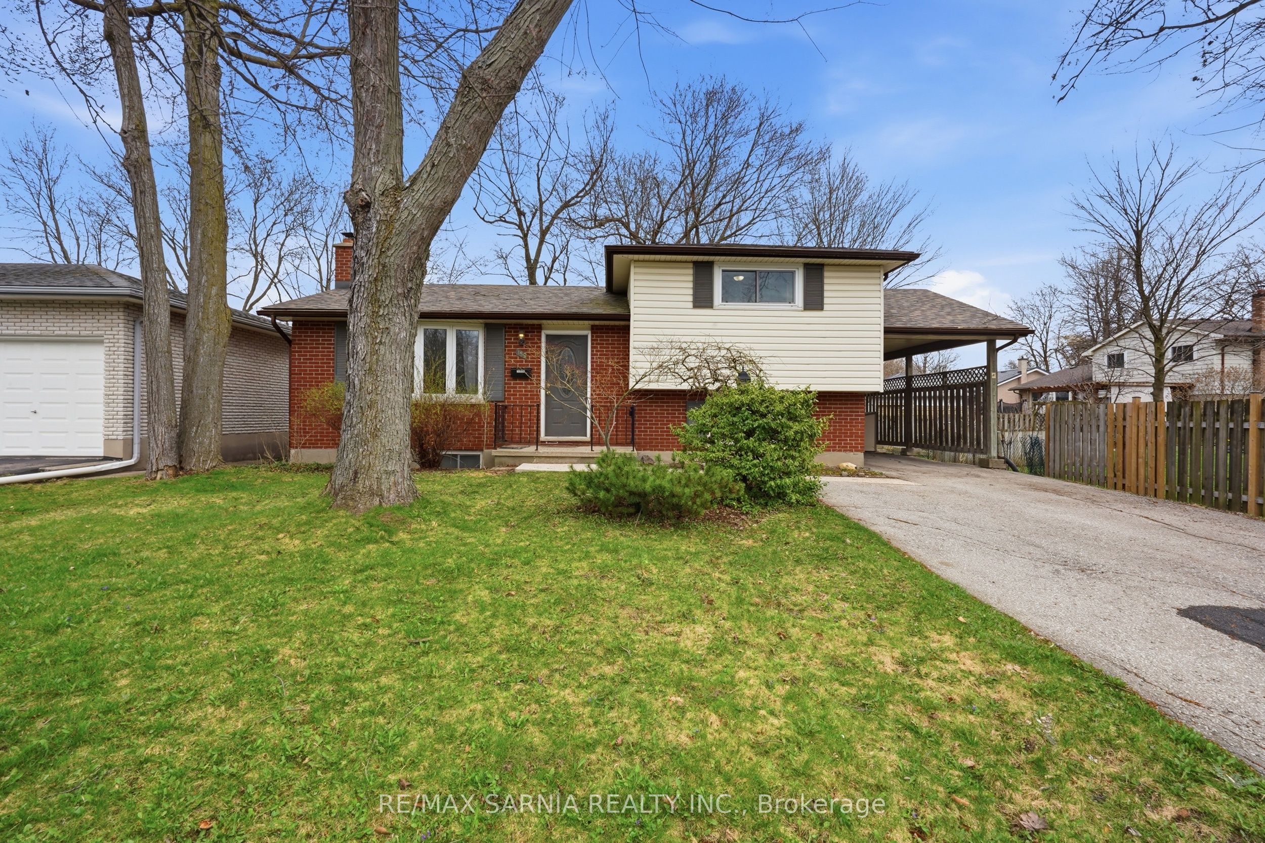 159 Estella Court, London South, ON N6J 3C5