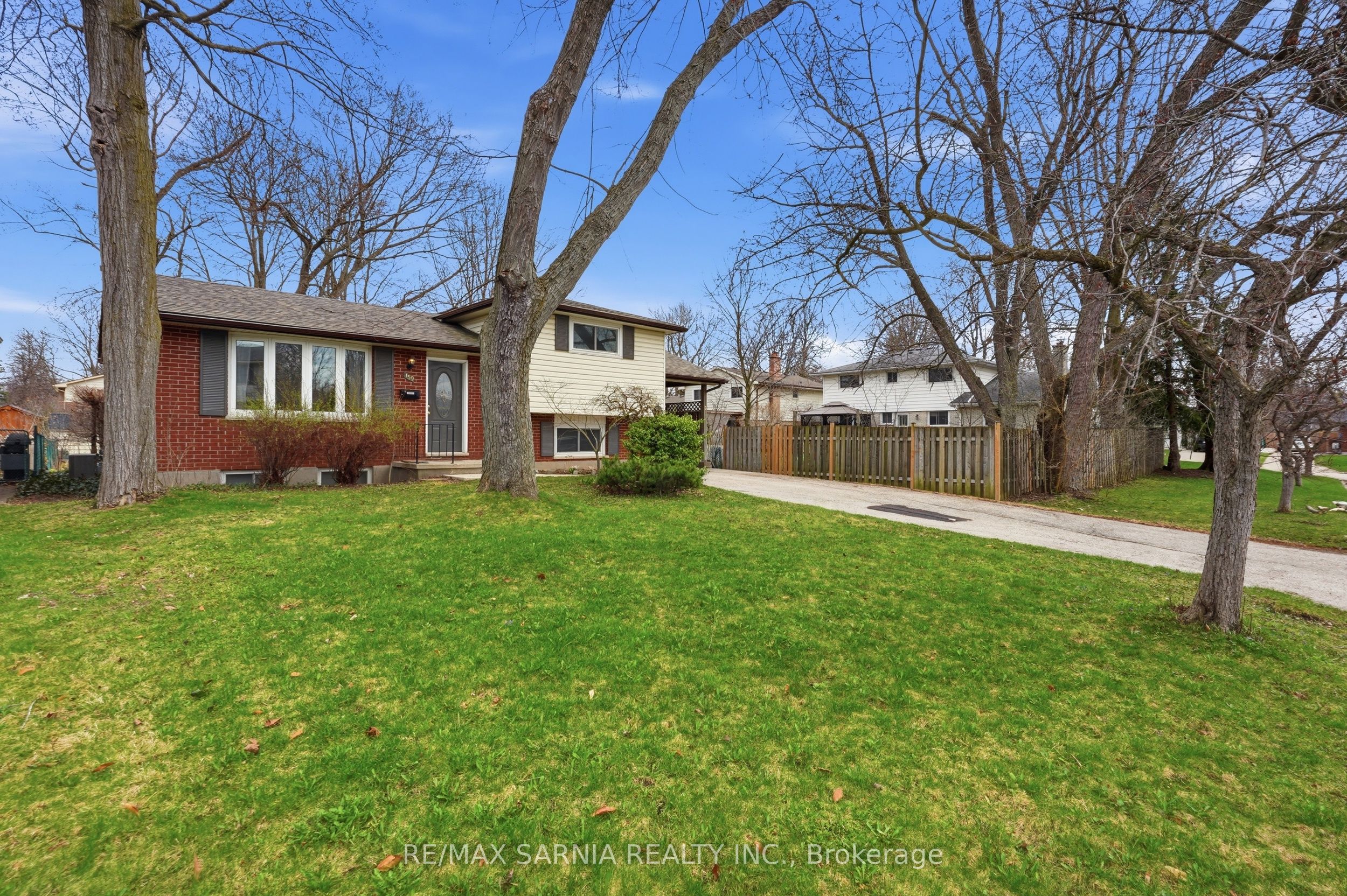 159 Estella Court, London South, ON N6J 3C5 photo 2