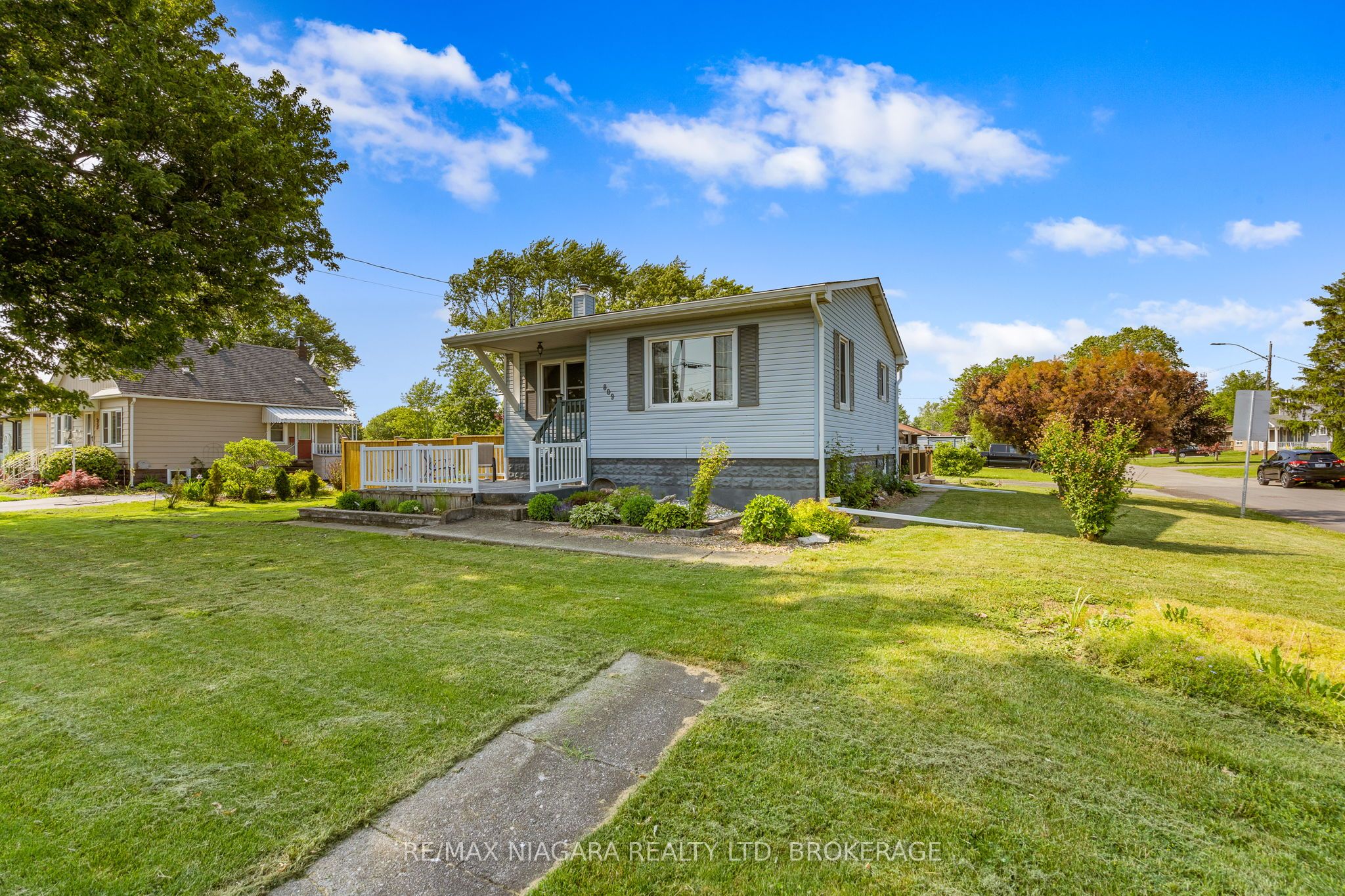 809 Broadway Avenue, Welland, ON L3C 5M9 photo 2