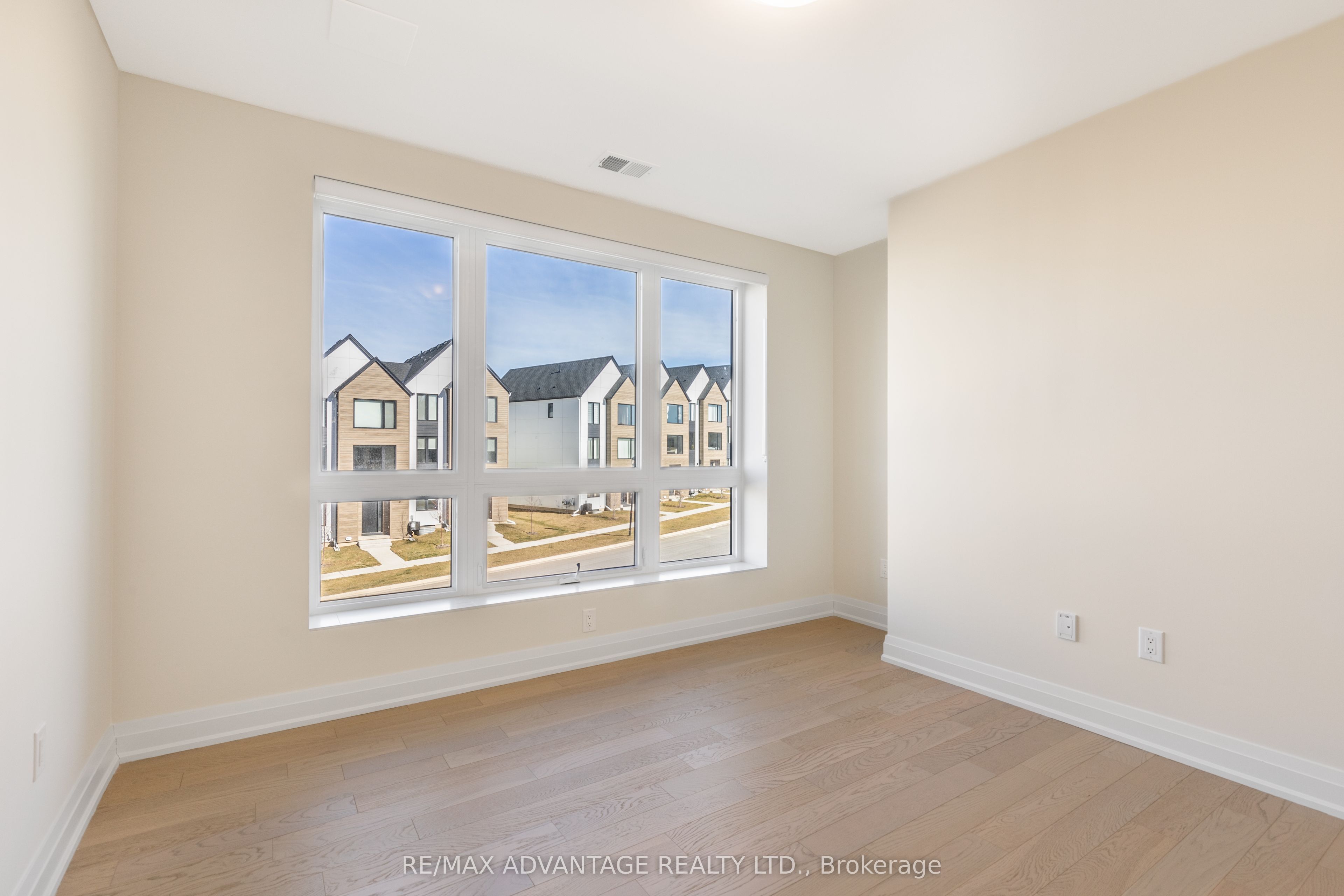 1975 Fountain Grass Drive 214, London South, ON N6K 0M3 photo 4