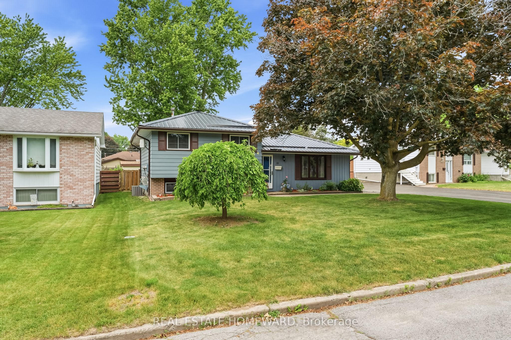 10 Cory Crescent, Quinte West, ON K8V 5W8 photo 2