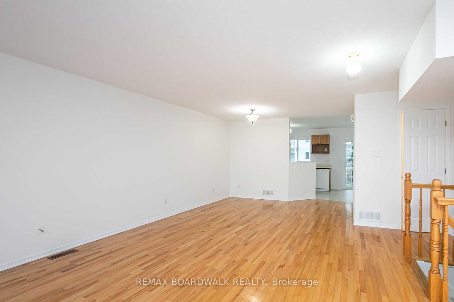 250 Gershwin Private, Bells Corners and South to Fallowfield, ON K2H 1G5 photo 3