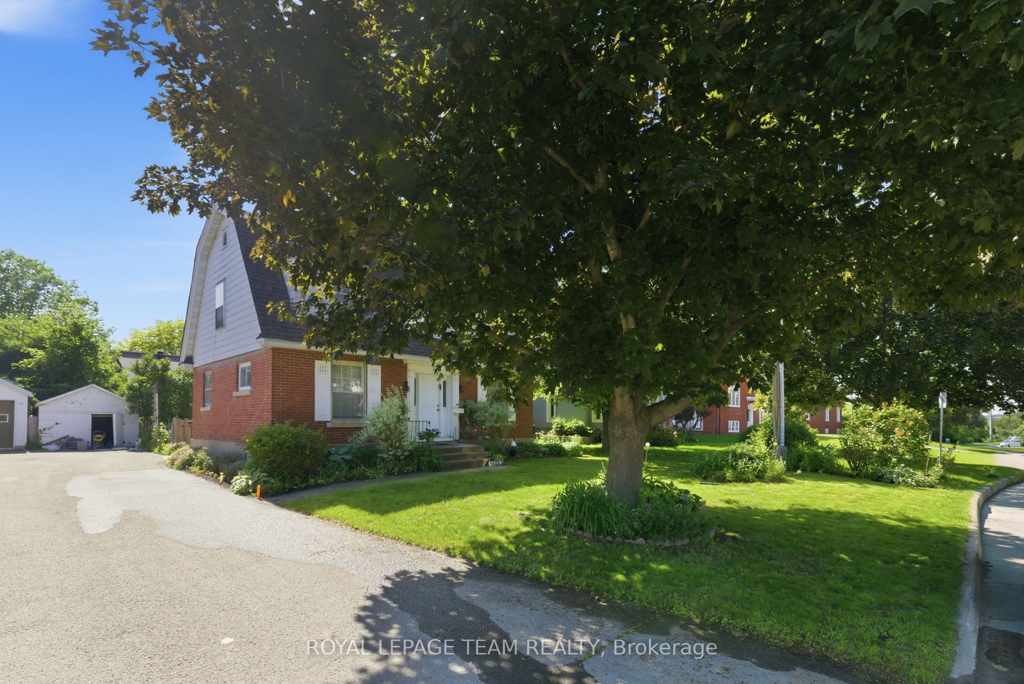 416 Tweedsmuir Avenue, Westboro - Hampton Park, ON K1Z 5N5 photo 2