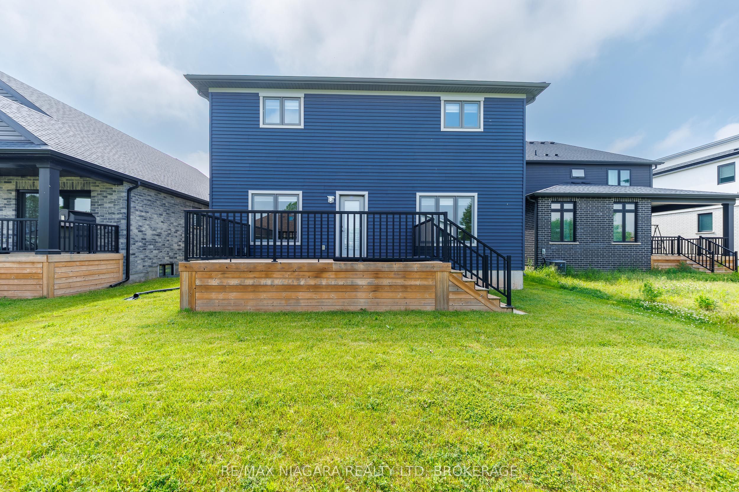 3816 Simpson Lane, Fort Erie, ON L0S 1S0 photo 2