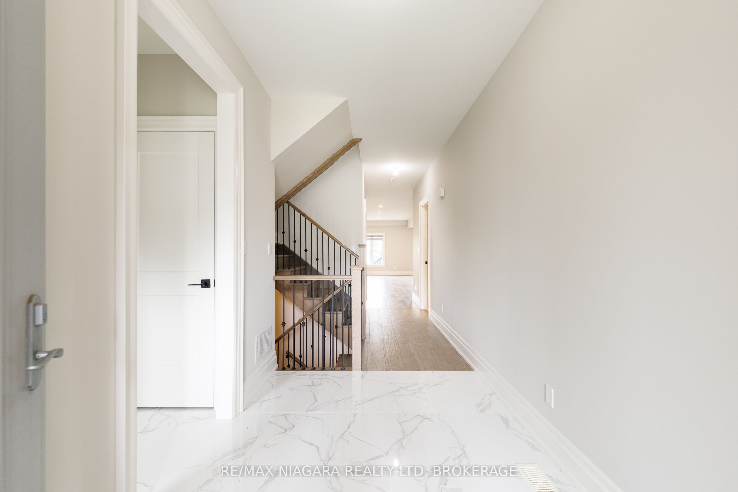 3816 Simpson Lane, Fort Erie, ON L0S 1S0 photo 5