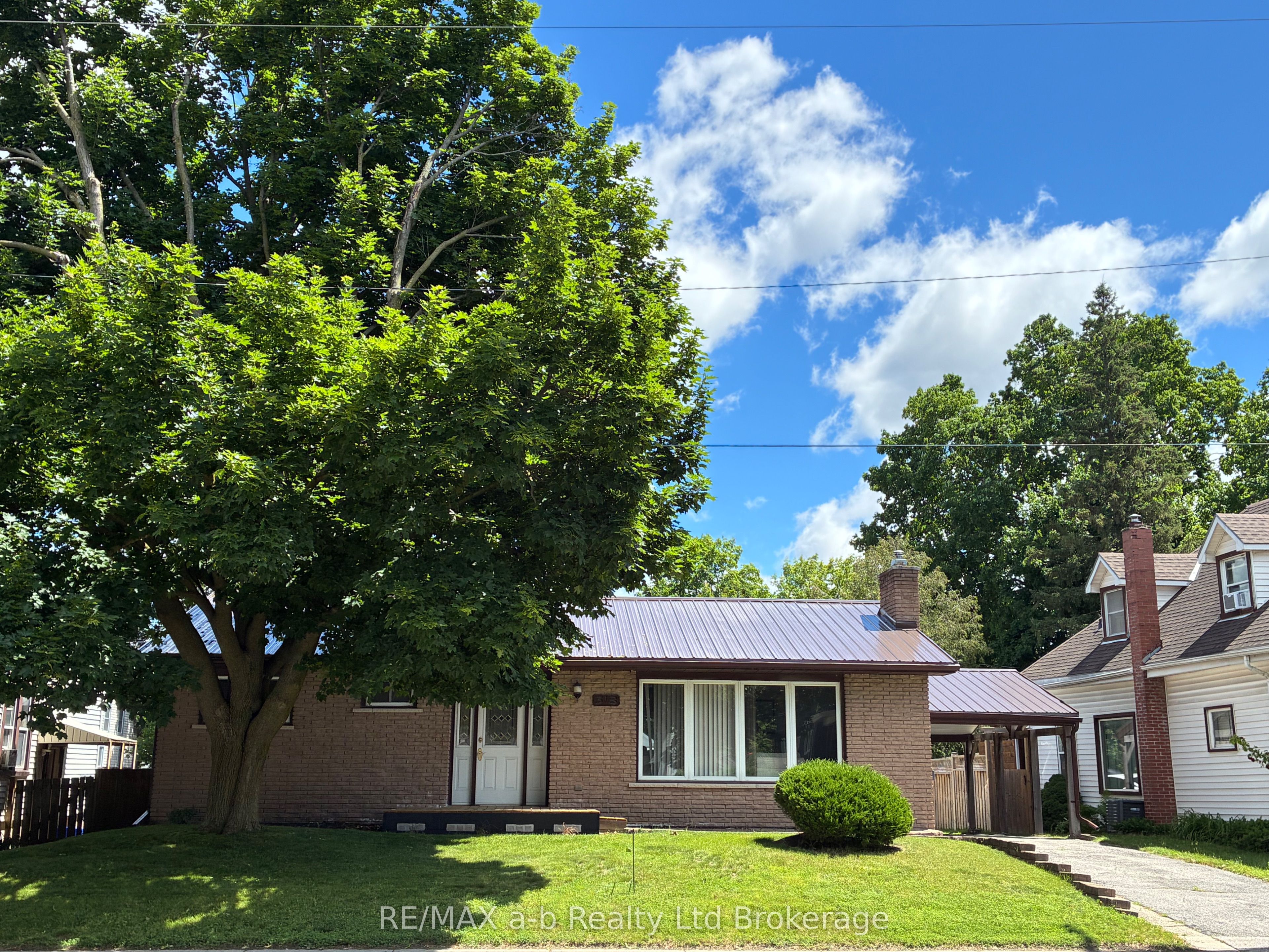 318 Broadway Street, Tillsonburg, ON N4G 3S1 photo 2