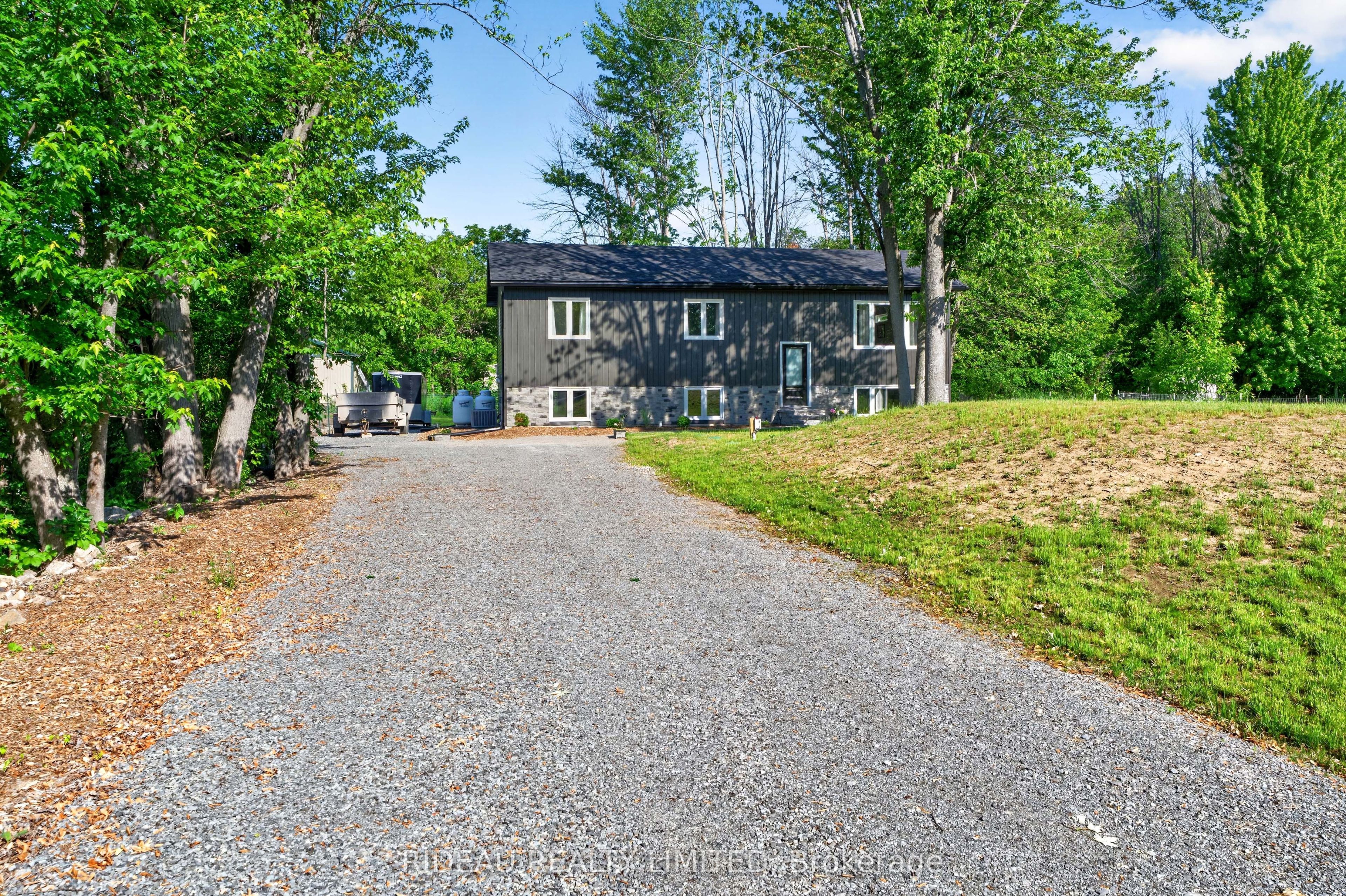 7 Brock Street, Rideau Lakes, ON K0G 1P0 photo 2