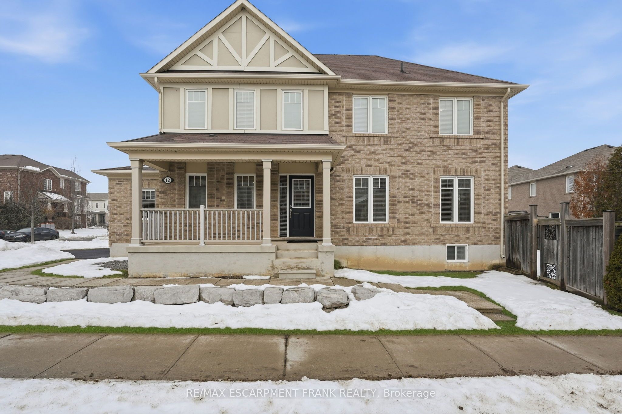 12 EMICK Drive, Hamilton, ON L9K 0C8 photo 2